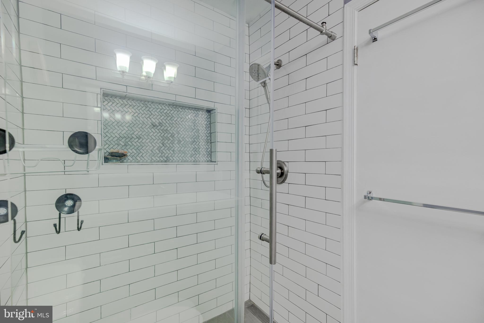 COUNTRY ROADS - Residential