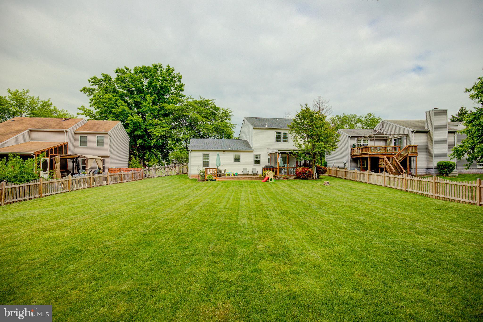 COUNTRY ROADS - Residential