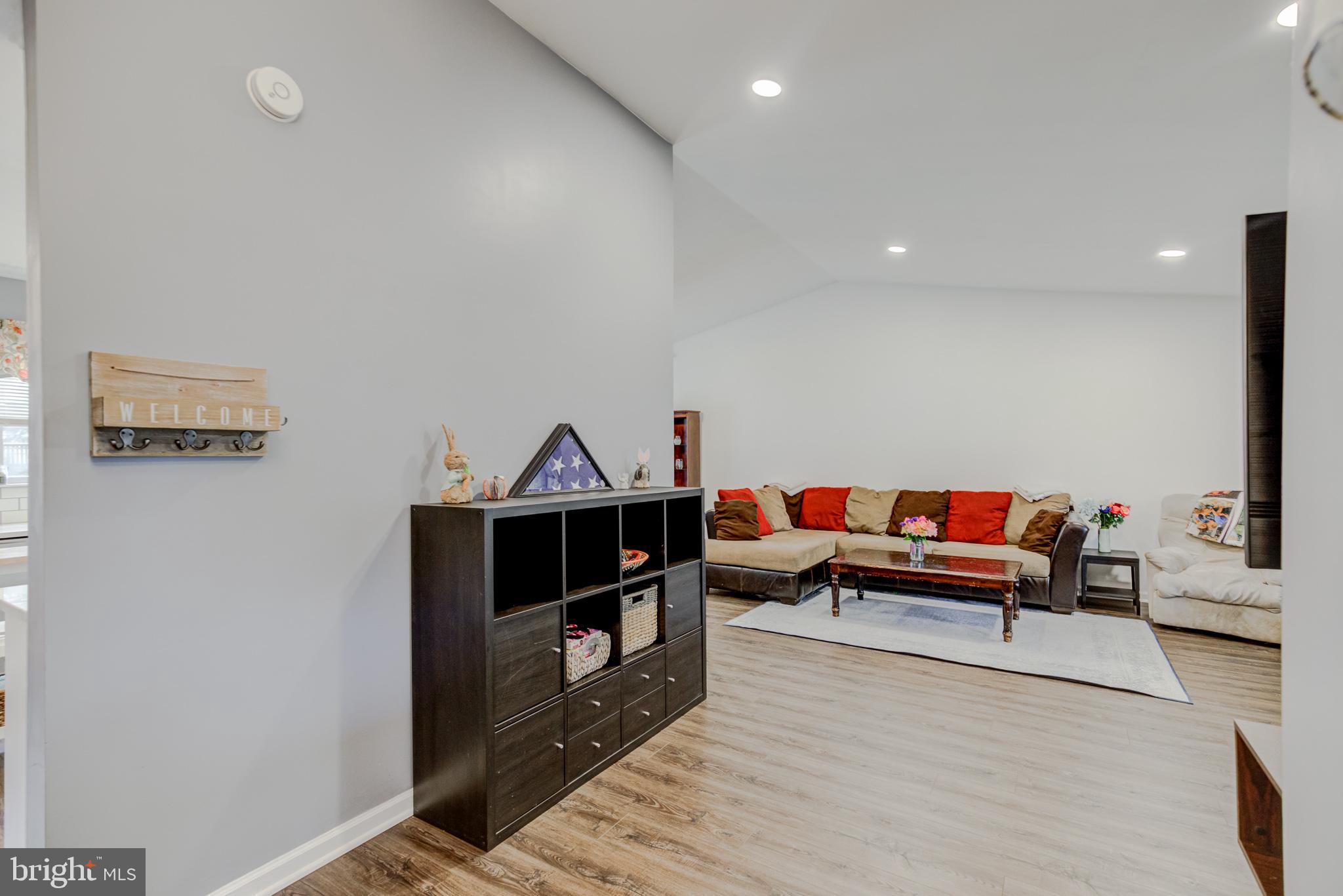 COUNTRY ROADS - Residential