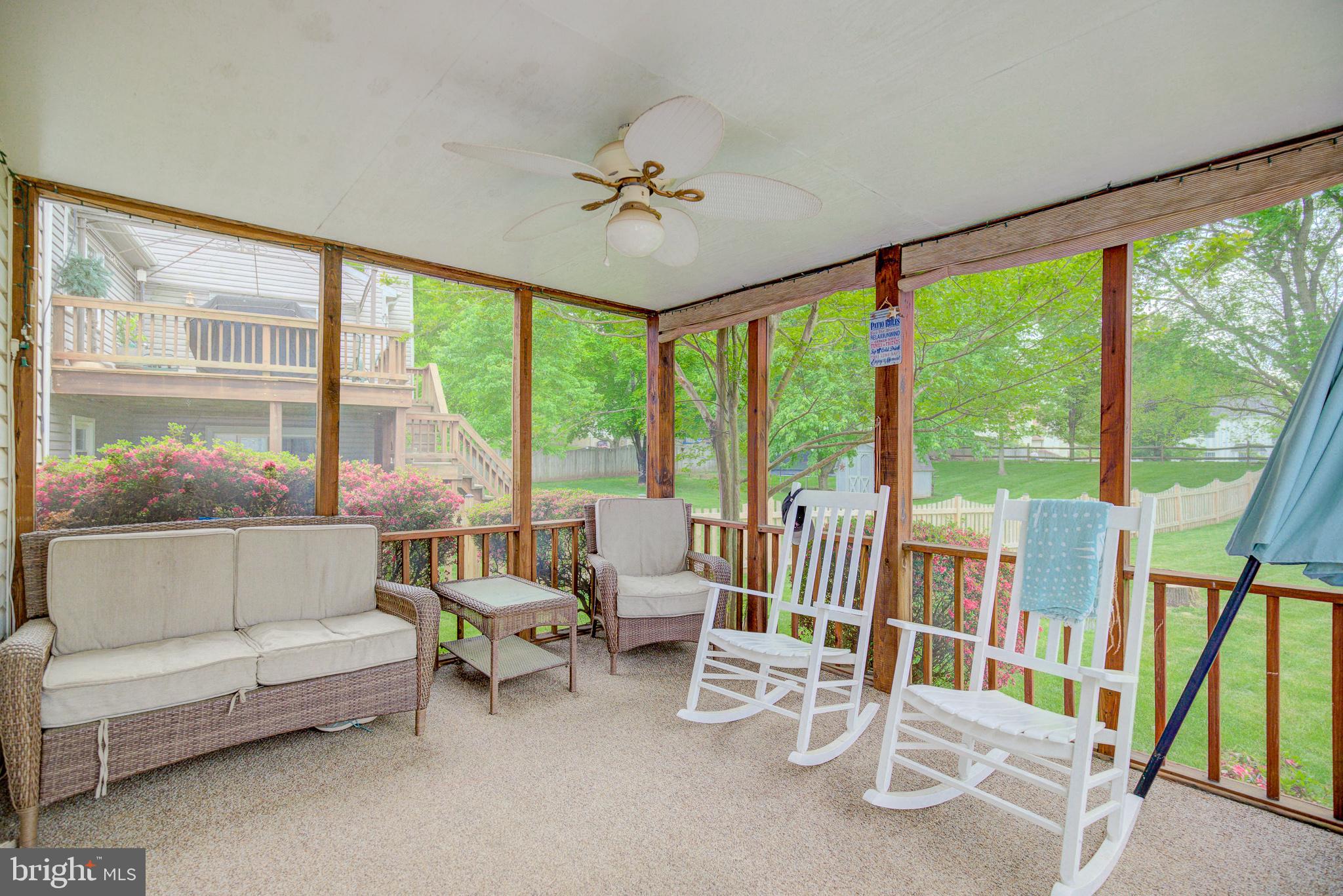 COUNTRY ROADS - Residential