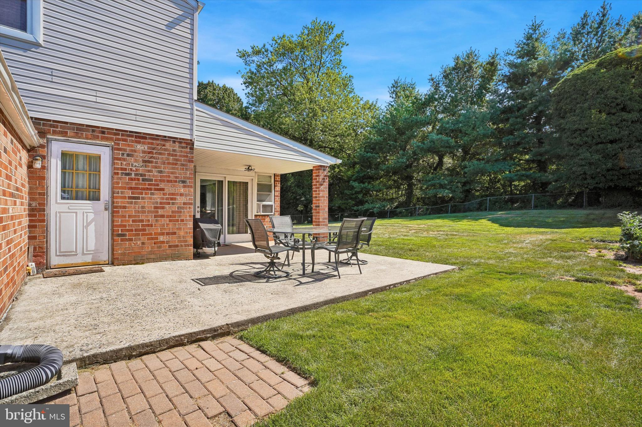 621 CRESTWYCK DRIVE