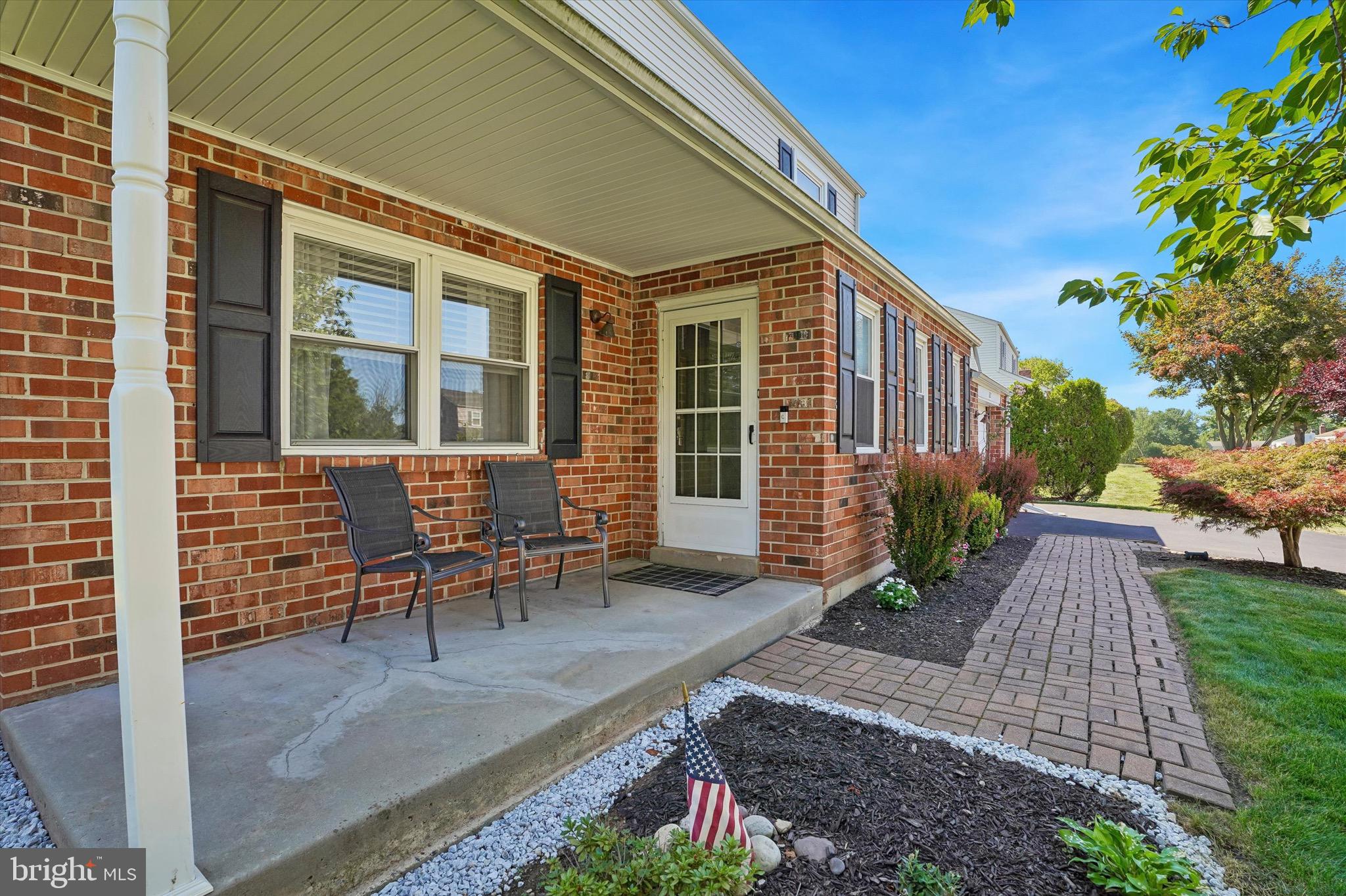 621 CRESTWYCK DRIVE