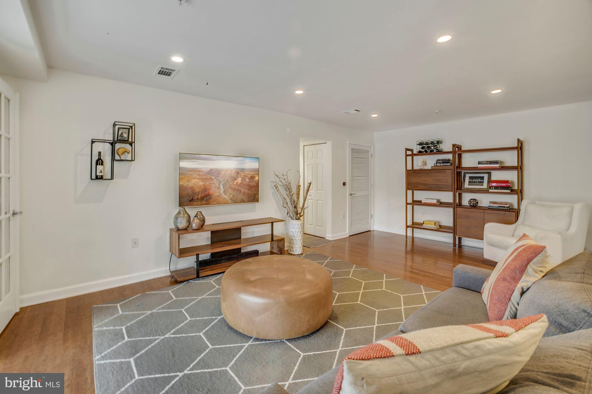 WEST VILLAGE OF SHIRLINGTON - Residential