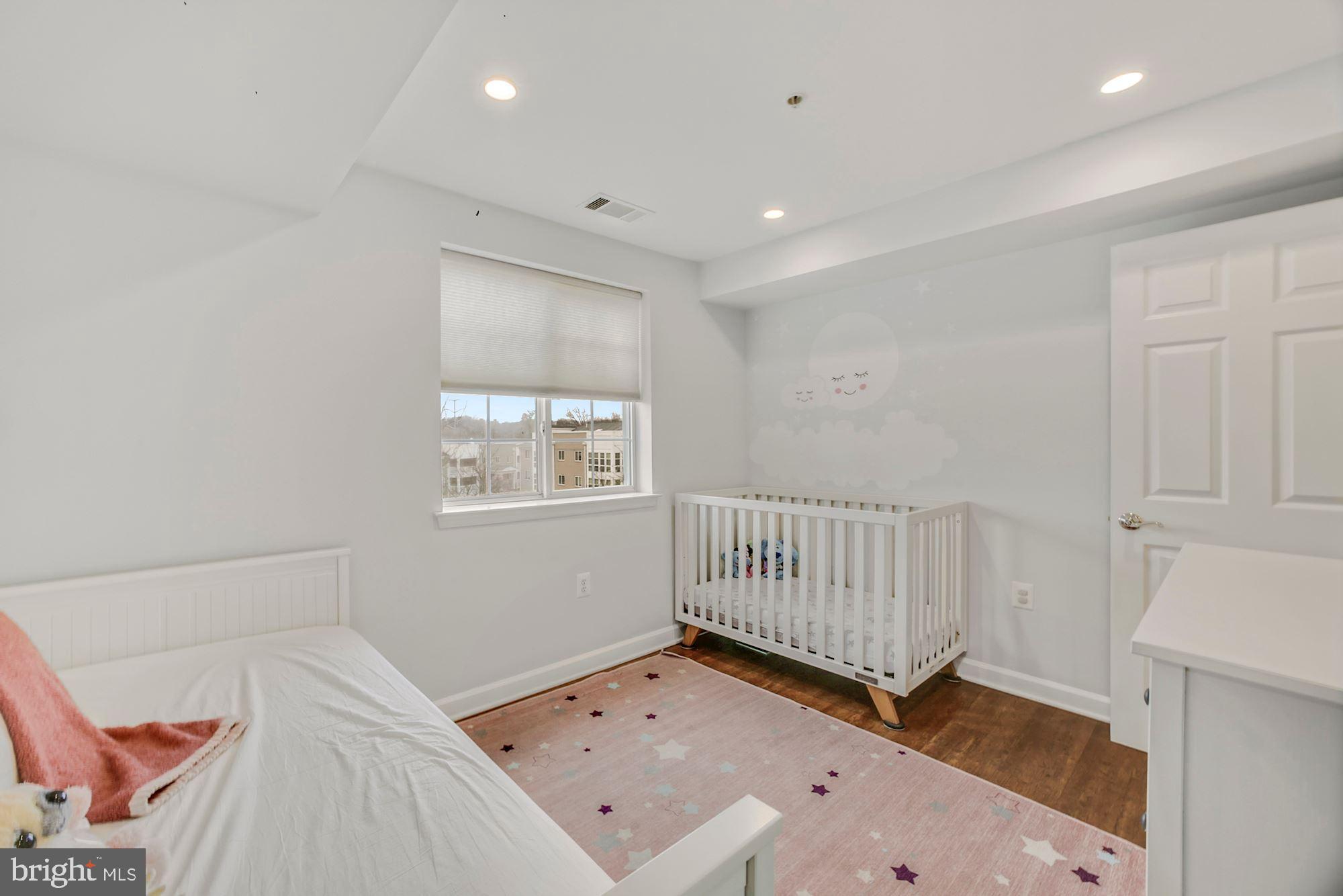 WEST VILLAGE OF SHIRLINGTON - Residential