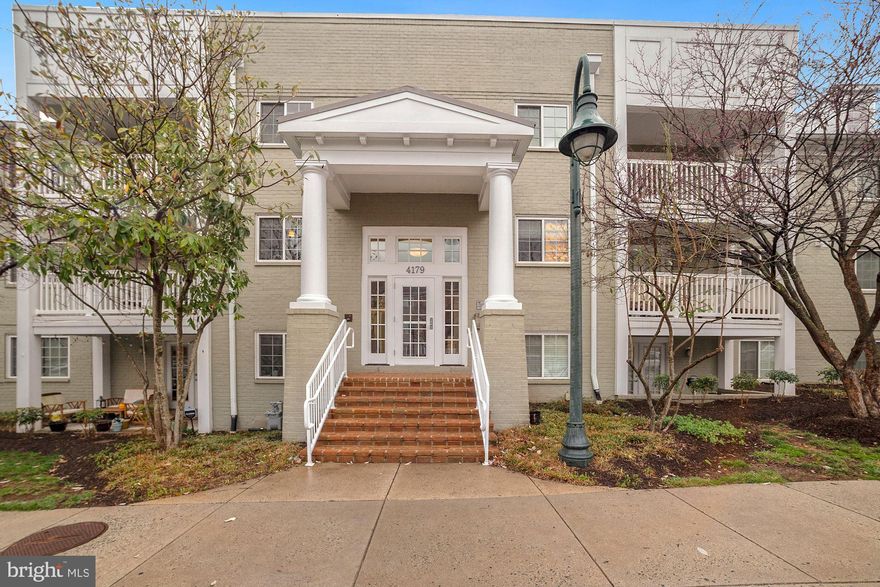Welcome to this 2bed / 2bath home in the coveted West Village of Shirlington! Tons of upgrades throughout since it was last purchased in 2018. The main living space includes a separate dining space, breakfast bar, generous living room and a large light-filled sunroom with french doors - perfect for a home office, gym, spare bedroom & more. The owners suite features a large ensuite bathroom and spacious walk-in closet with custom built-ins. One parking space included & ample guest/street parking always available. Storage unit conveys! Community amenities include one of the largest pools in Arlington, grilling/picnic area, full gym, yoga room, clubhouse/party room and an office center. Great proximity to Shirlington Village, I95, rt 50, Ballston and Falls Church. A private shuttle to Pentagon City Metro (runs daily). Steps to the Shirlington Dog Park, Barcroft Park and W&OD Trail. Near Amazon HQ, Crystal City & Old Town Alx. Great location within the community perched above most units!

Recent upgrades/updates include:
- HVAC (2019)
- Hot water heater (2018)
- New flooring (2018)
- Blinds added in sunroom
- NEST thermostat system
- Washer Dryer (2019)
- New paint in hallway bath
- New shower head in primary bathroom