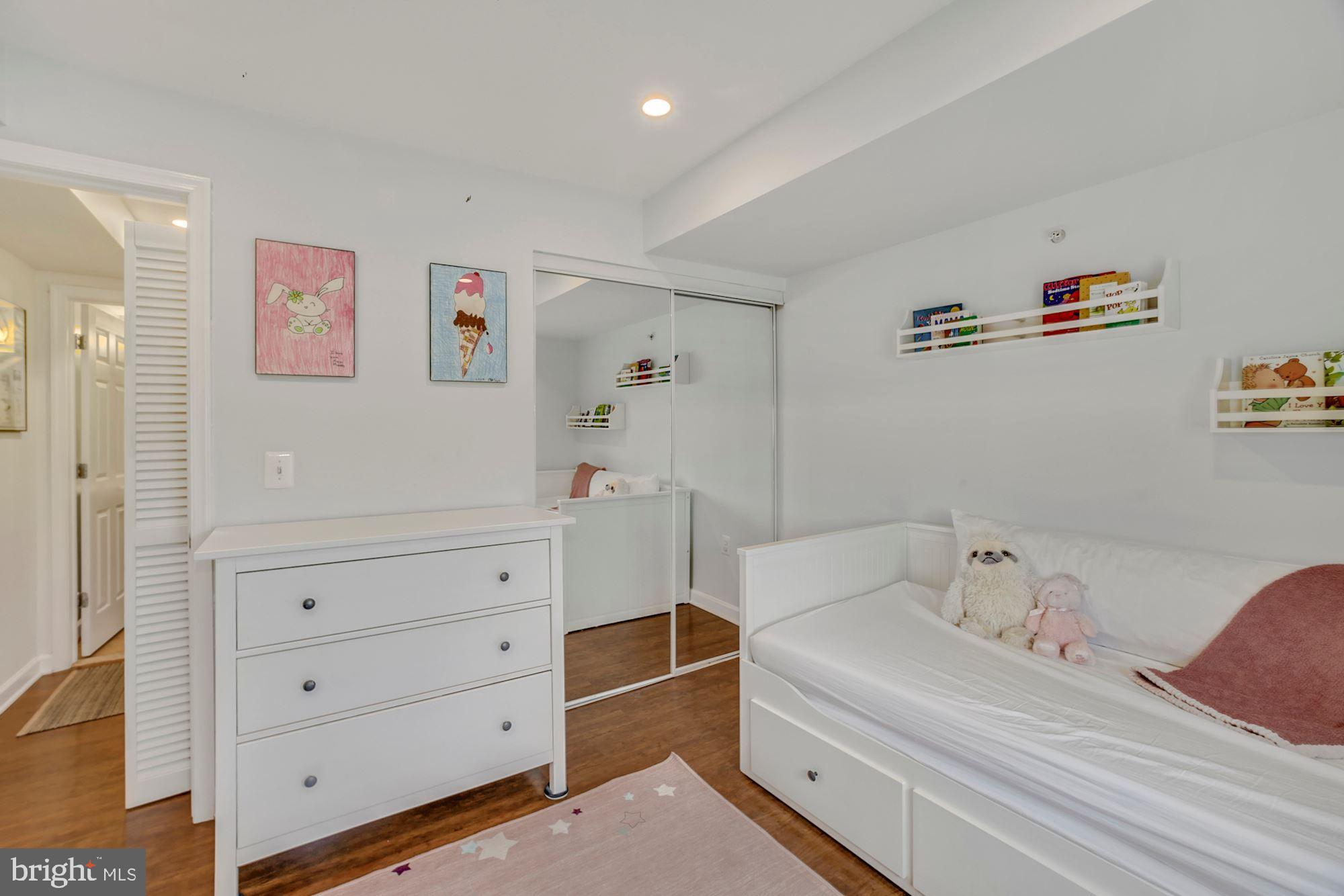 WEST VILLAGE OF SHIRLINGTON - Residential