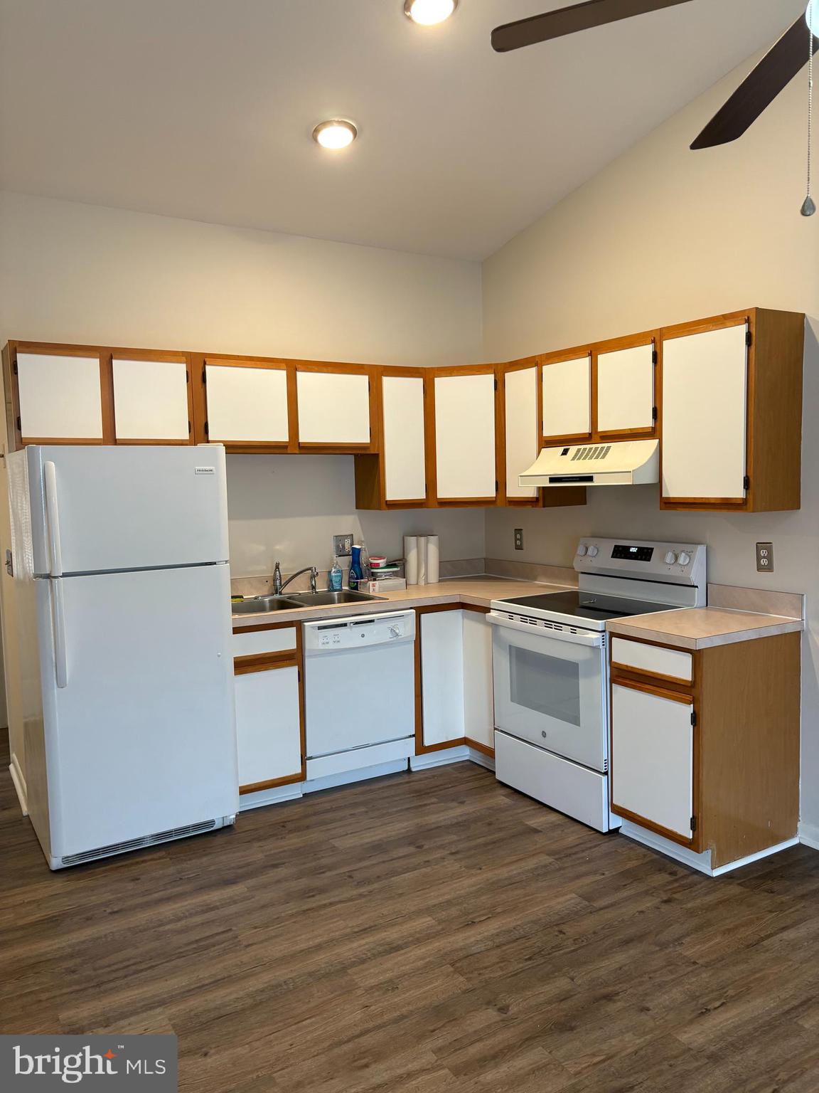 HOUSTON ACRES CONDOS - Residential