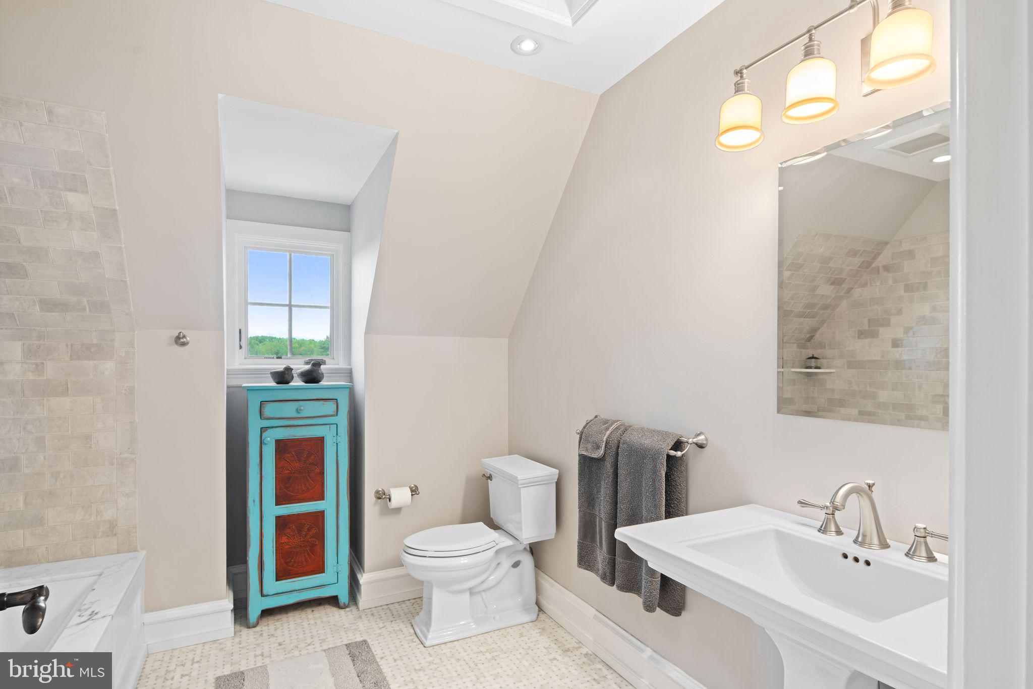 EAST FALLOWFIELD - Residential