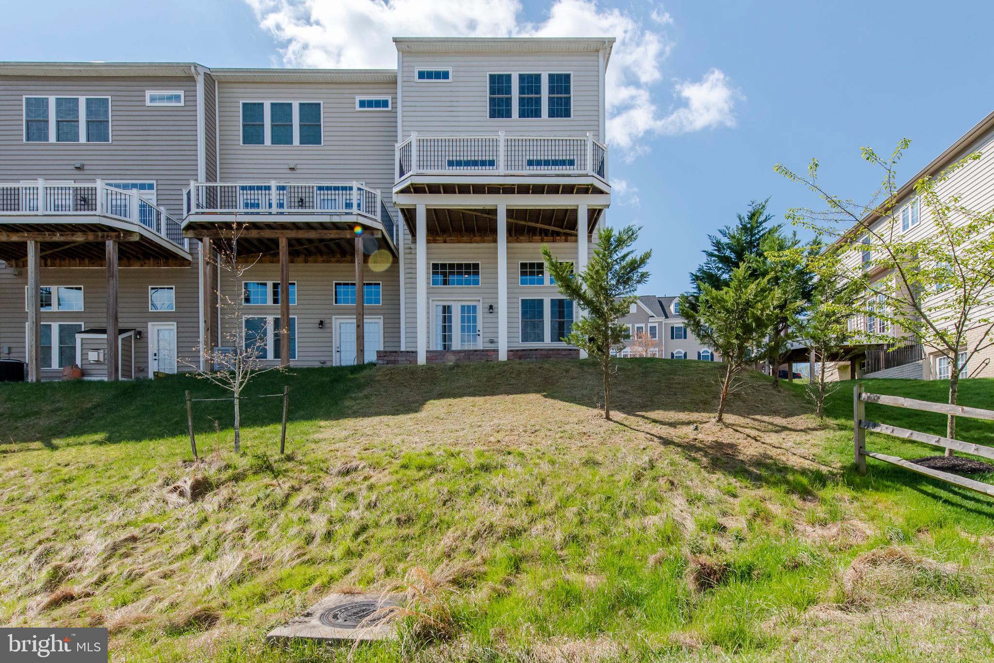 AUTUMN RIVER - Residential Lease