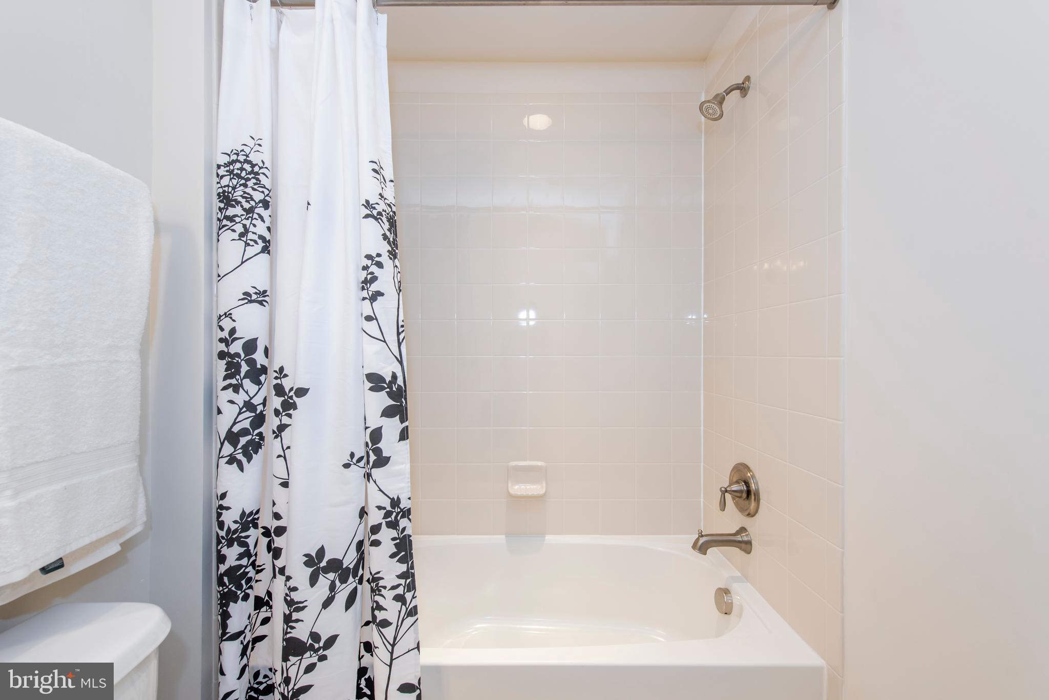 AUTUMN RIVER - Residential Lease