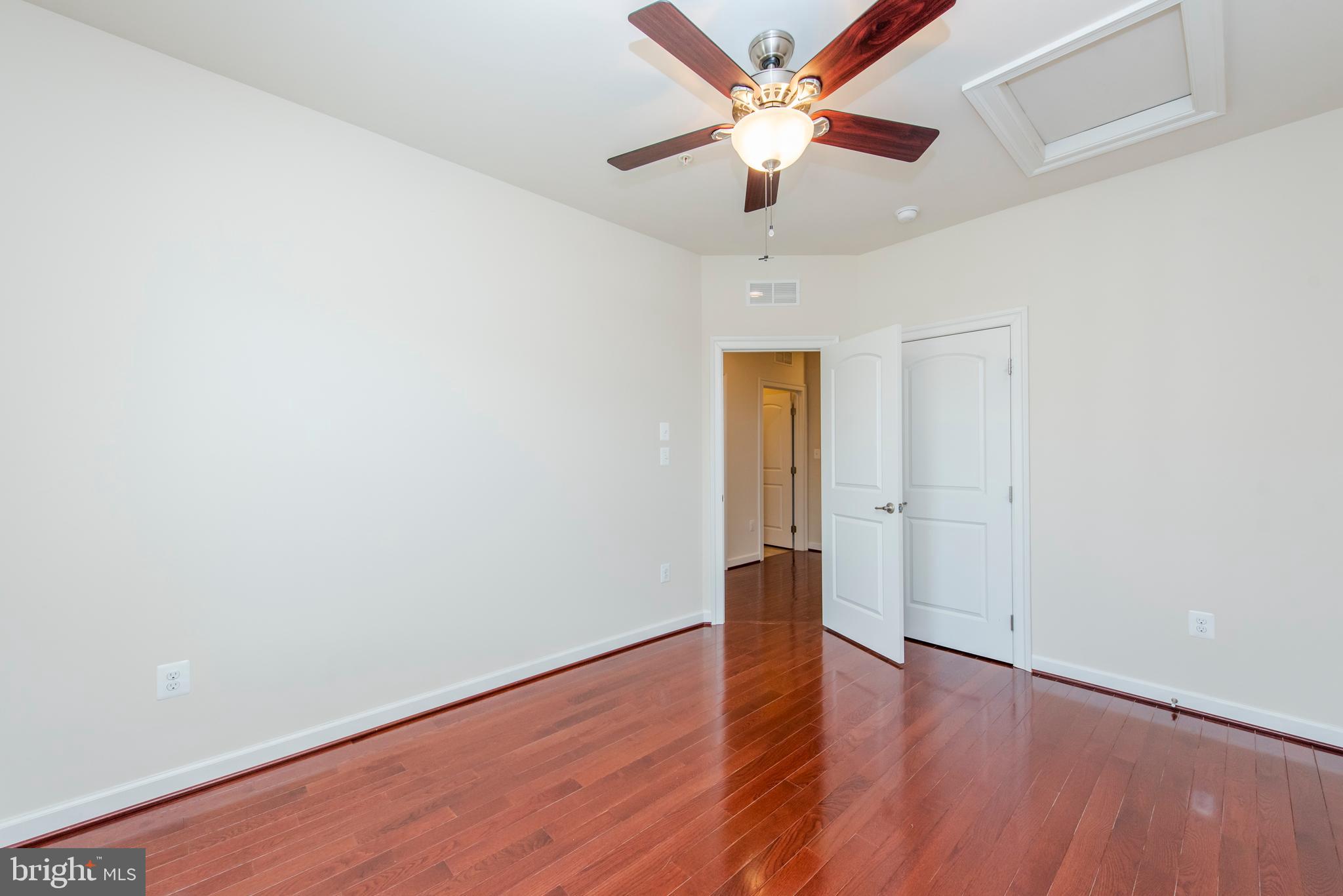 AUTUMN RIVER - Residential Lease