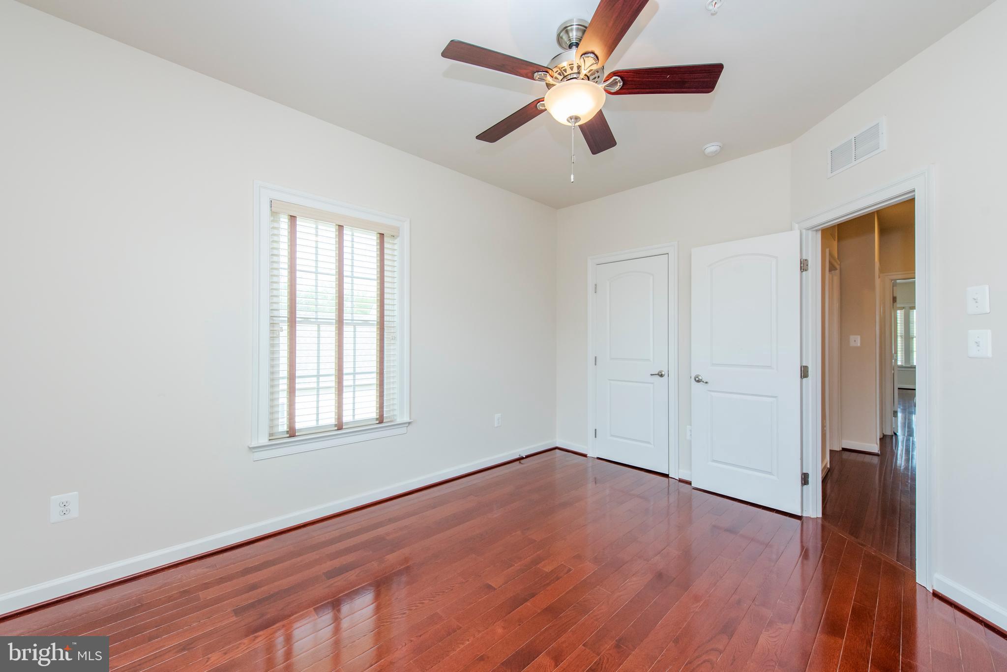 AUTUMN RIVER - Residential Lease