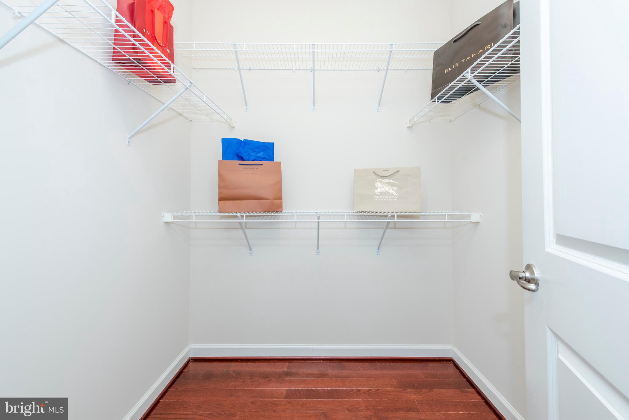 AUTUMN RIVER - Residential Lease