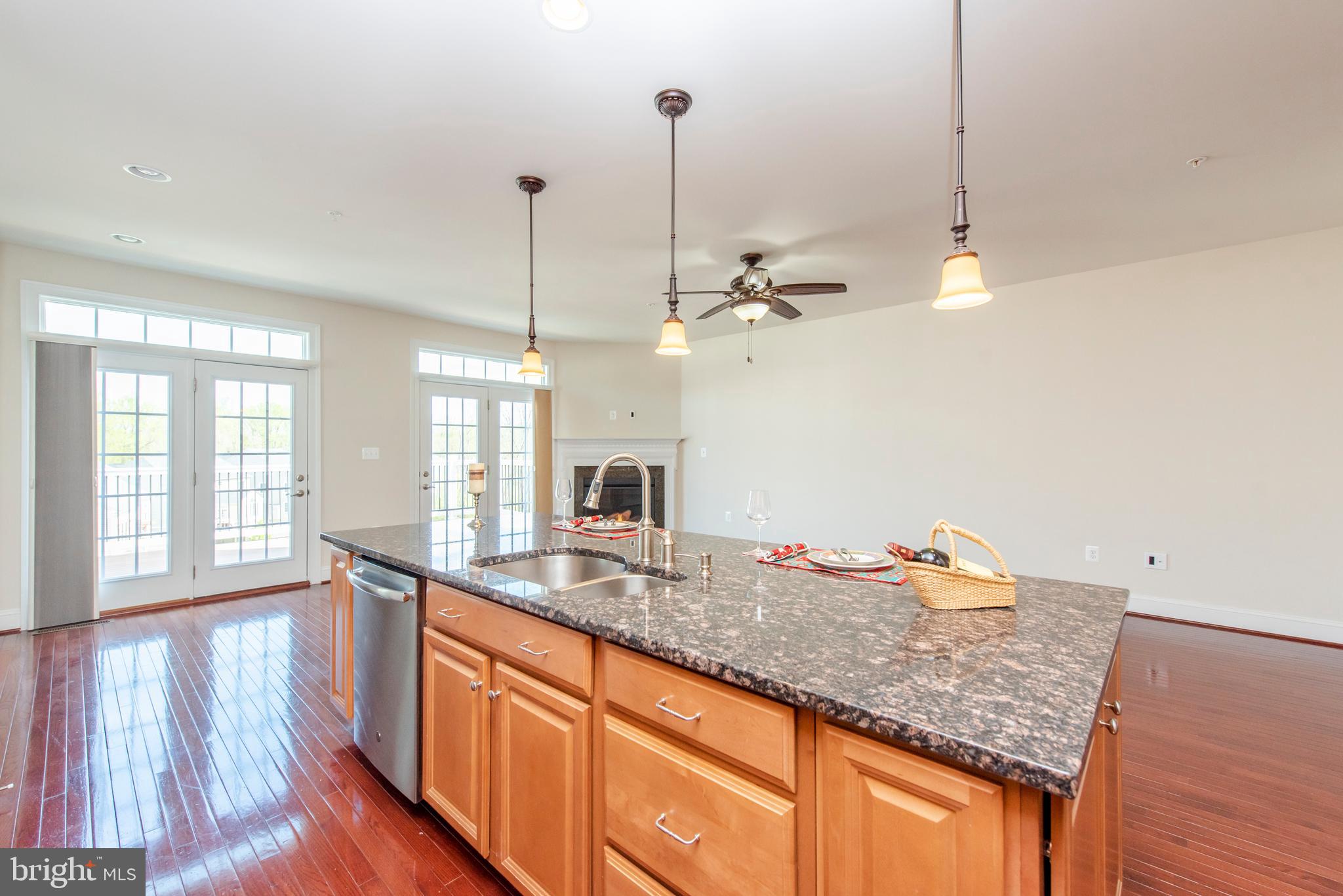 AUTUMN RIVER - Residential Lease