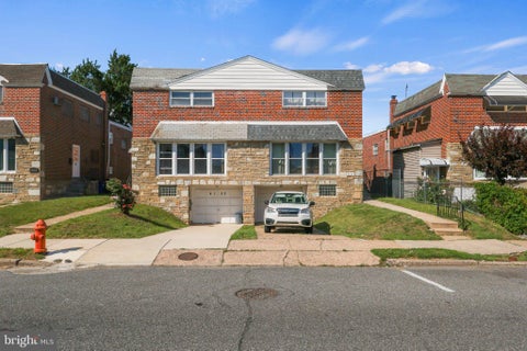 Townhouse For Sale - 2127 Hoffnagle Street<br/> PHILADELPHIA, PA 19152