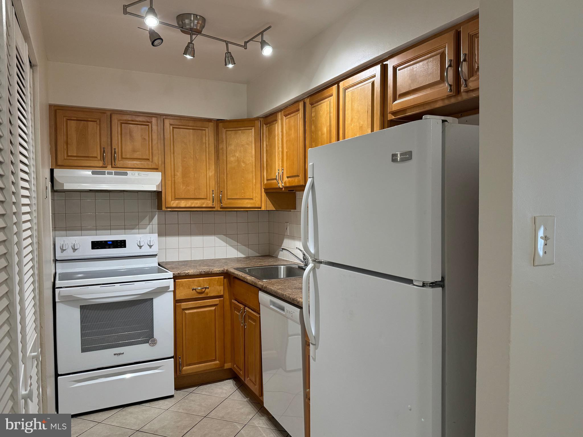 JUSTA FARMS - Residential Lease