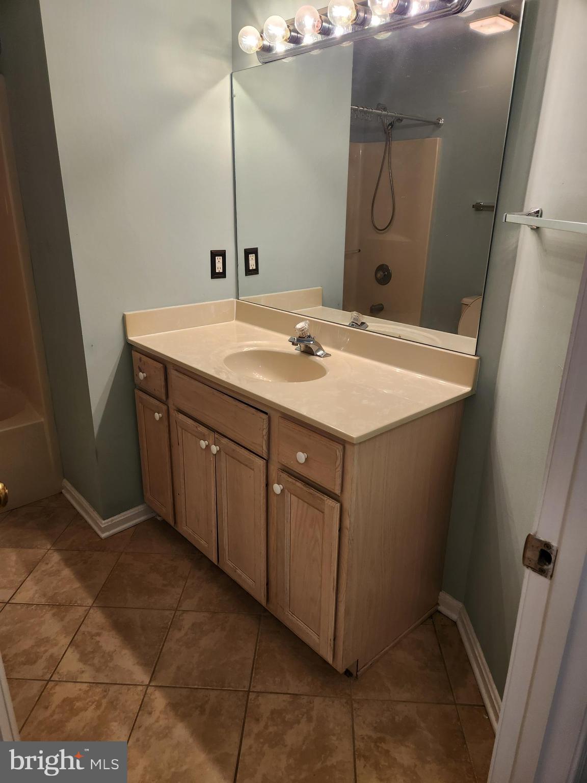 SPRING MILLS - Residential Lease