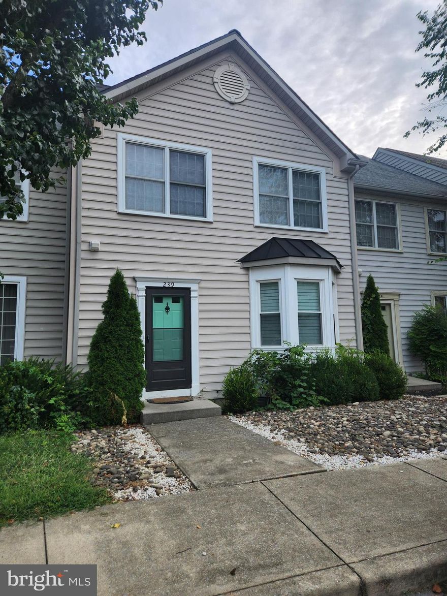Nice townhouse in Falling Waters features 3 bedrooms, 2.5 bathrooms, living room, kitchen w/dining area, laundry on top floor, fenced yard and parking.  Close to I-81, schools, shopping and restaurants.