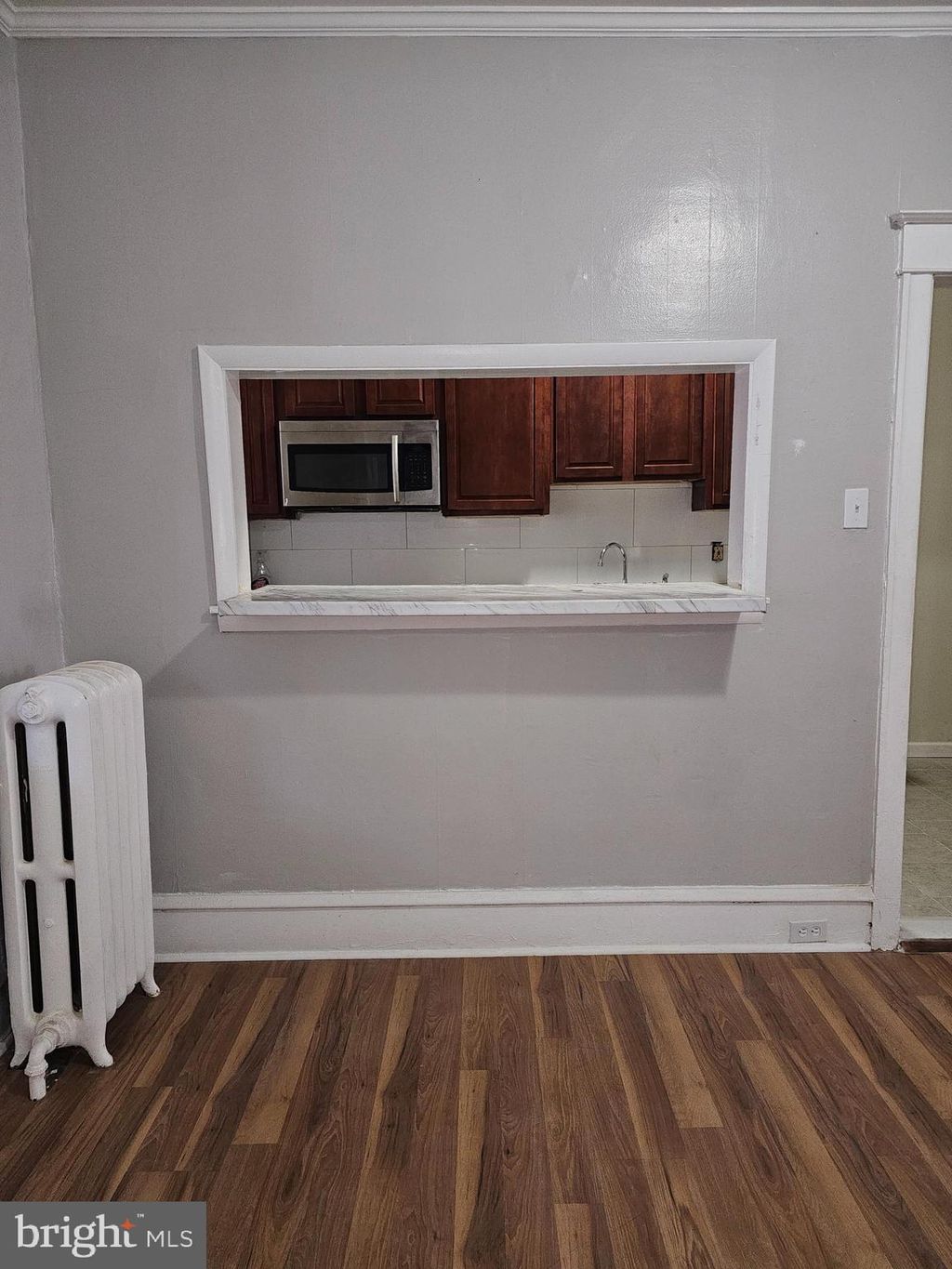 listing image 0