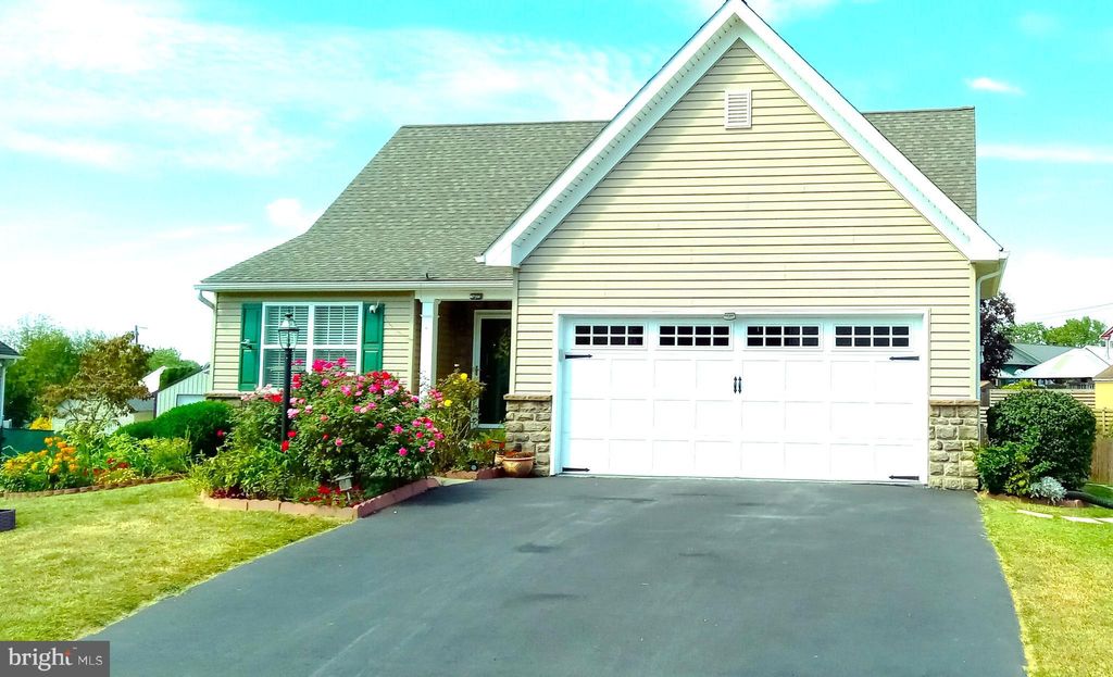 Photo of 3113 Farmview Drive, Paradise, PA 17562 (MLS # PALA2057490)