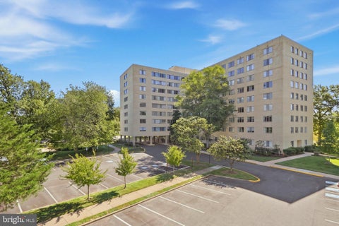 Photo of 6631 Wakefield Drive #210, ALEXANDRIA, VA 22307 (MLS # VAFX2341820)