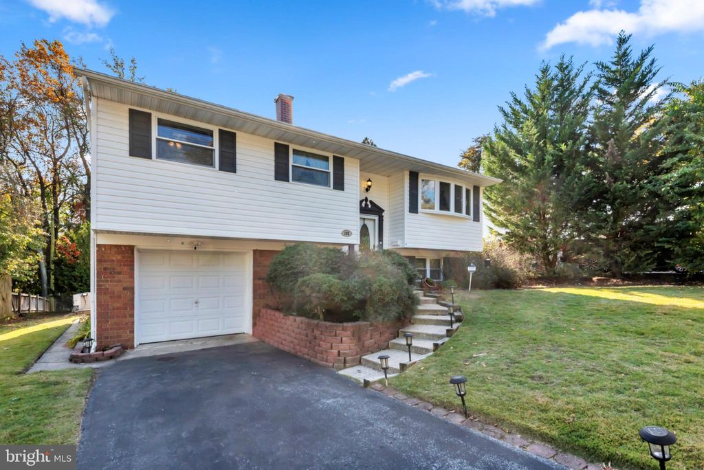 Photo of 103 Janelin Drive, GLEN BURNIE, MD 21061 (MLS # MDAA2129780)