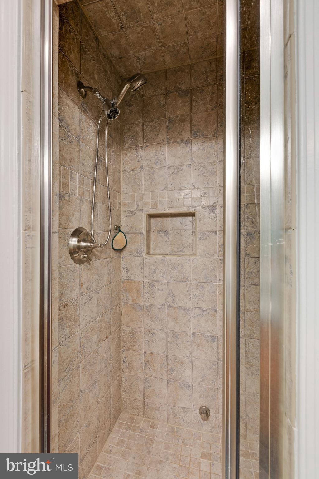 DIVINES CHESTERBROOK - Residential Lease