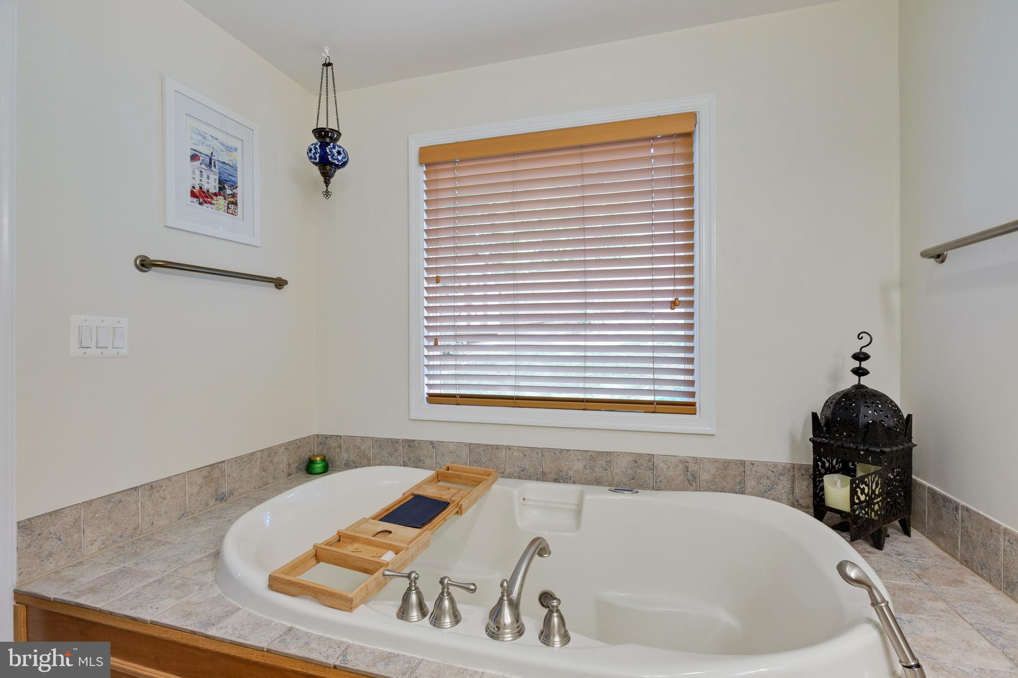 DIVINES CHESTERBROOK - Residential Lease