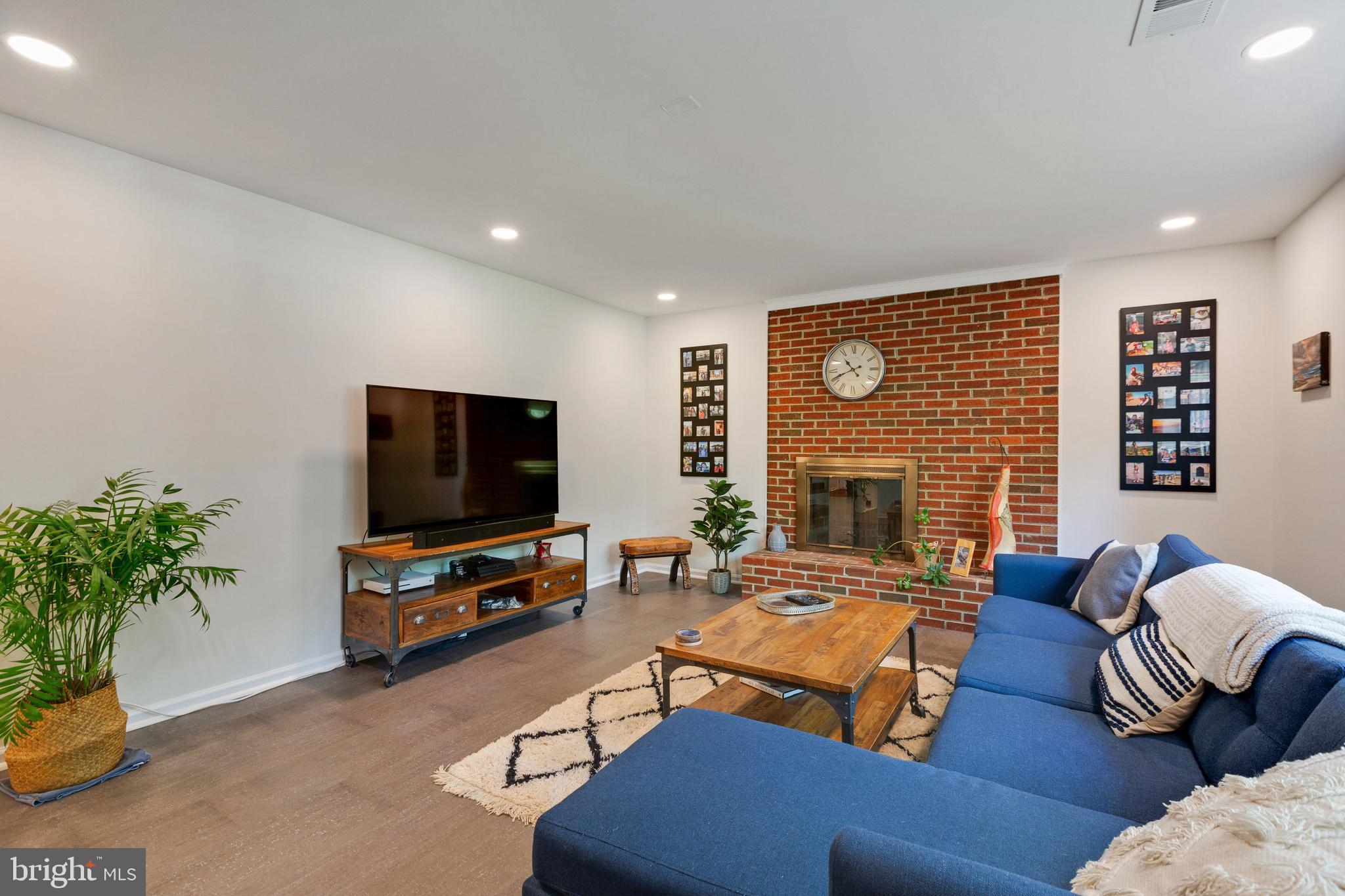 DIVINES CHESTERBROOK - Residential Lease