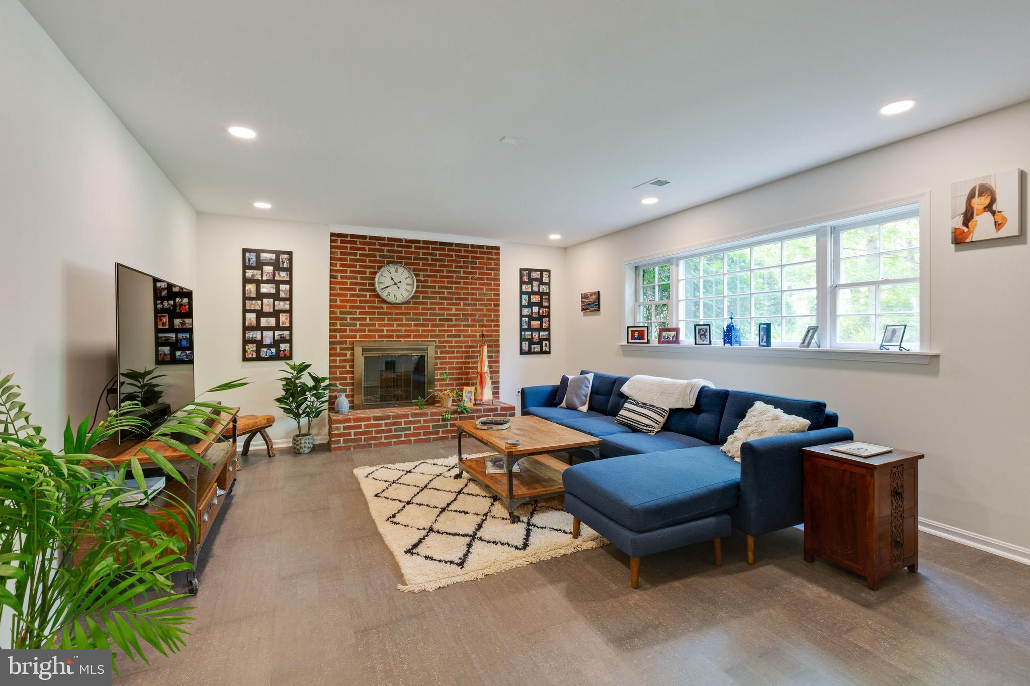 DIVINES CHESTERBROOK - Residential Lease