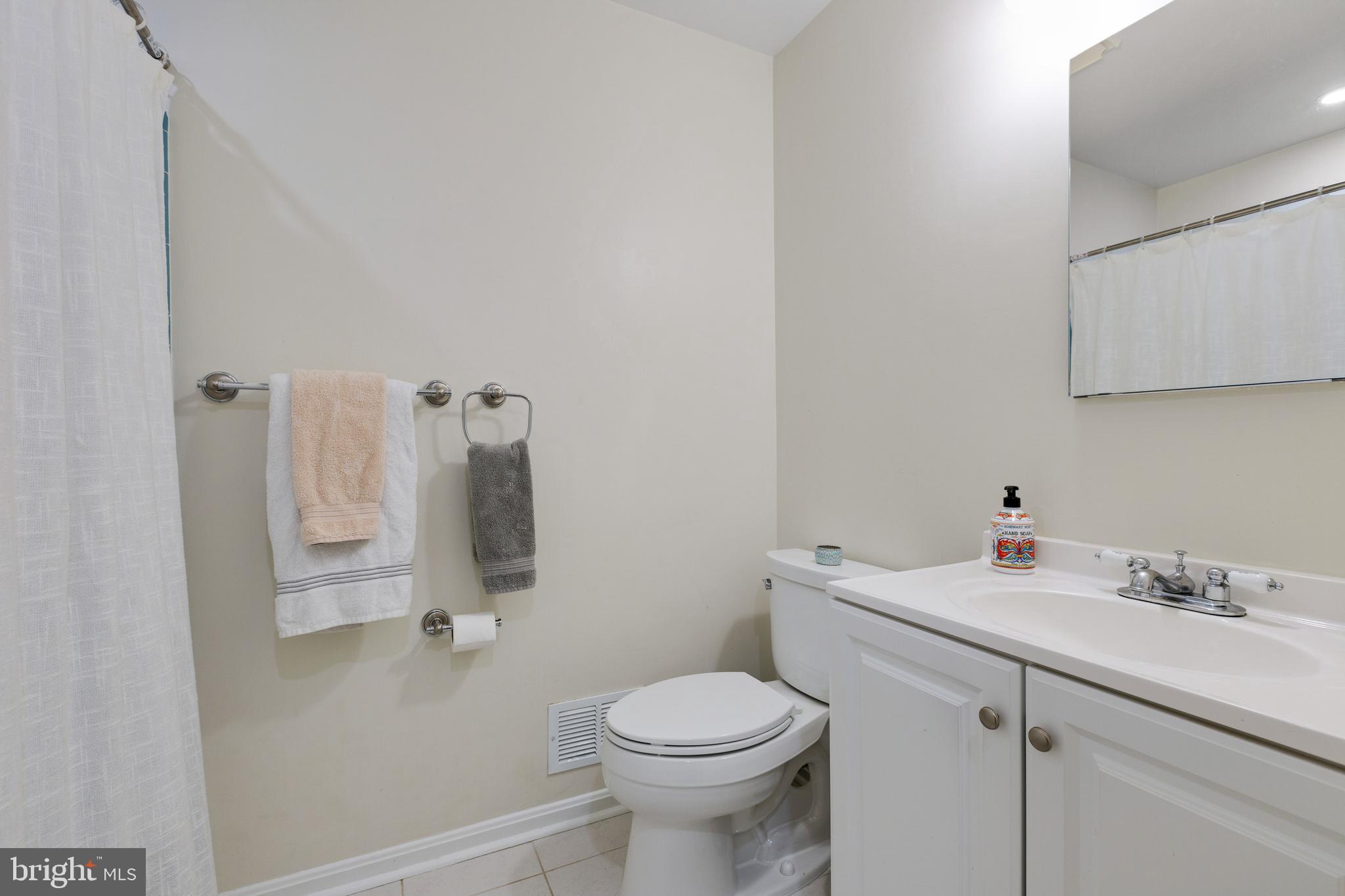 DIVINES CHESTERBROOK - Residential Lease