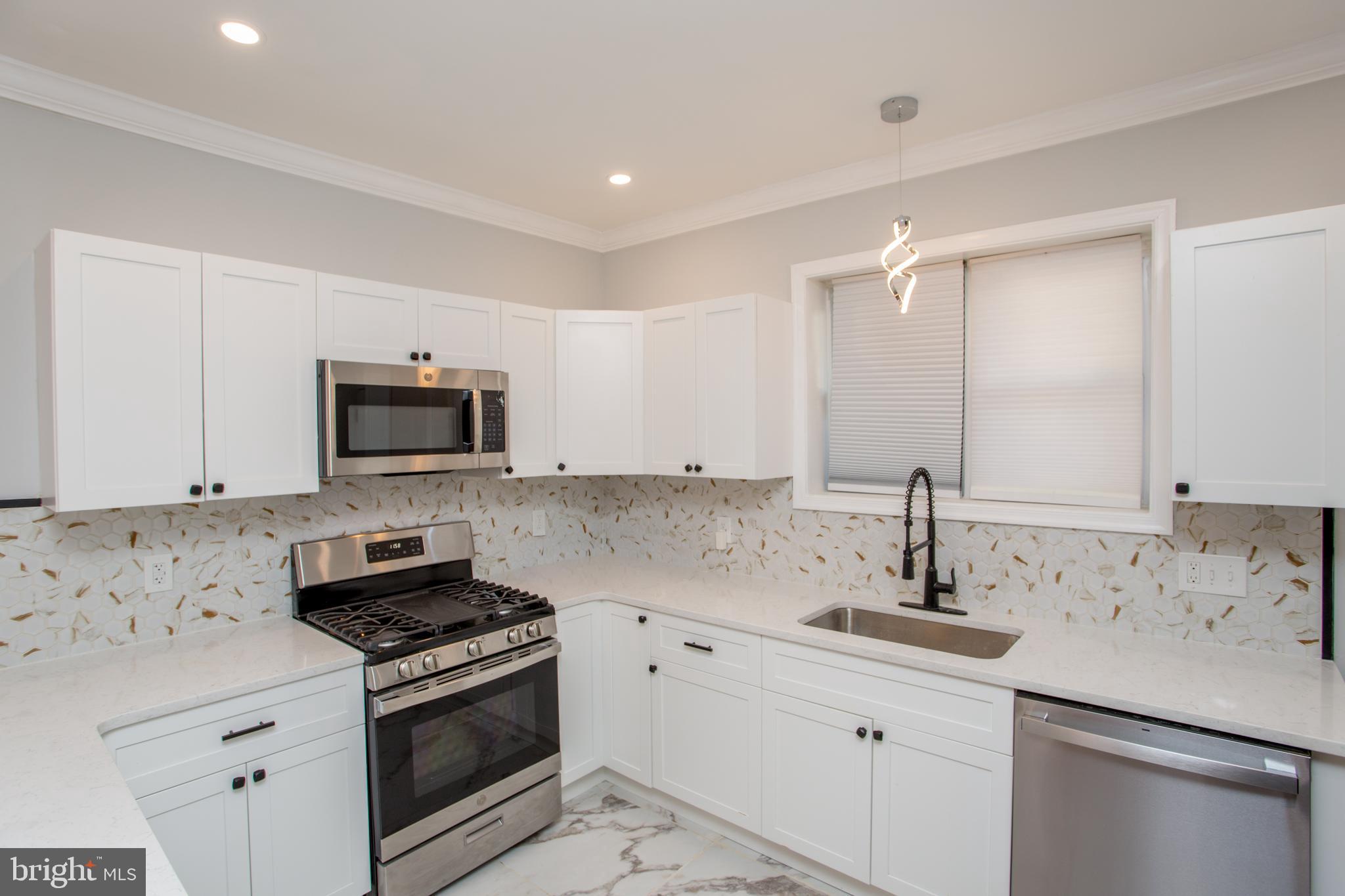 DICKINSON NARROWS - Residential