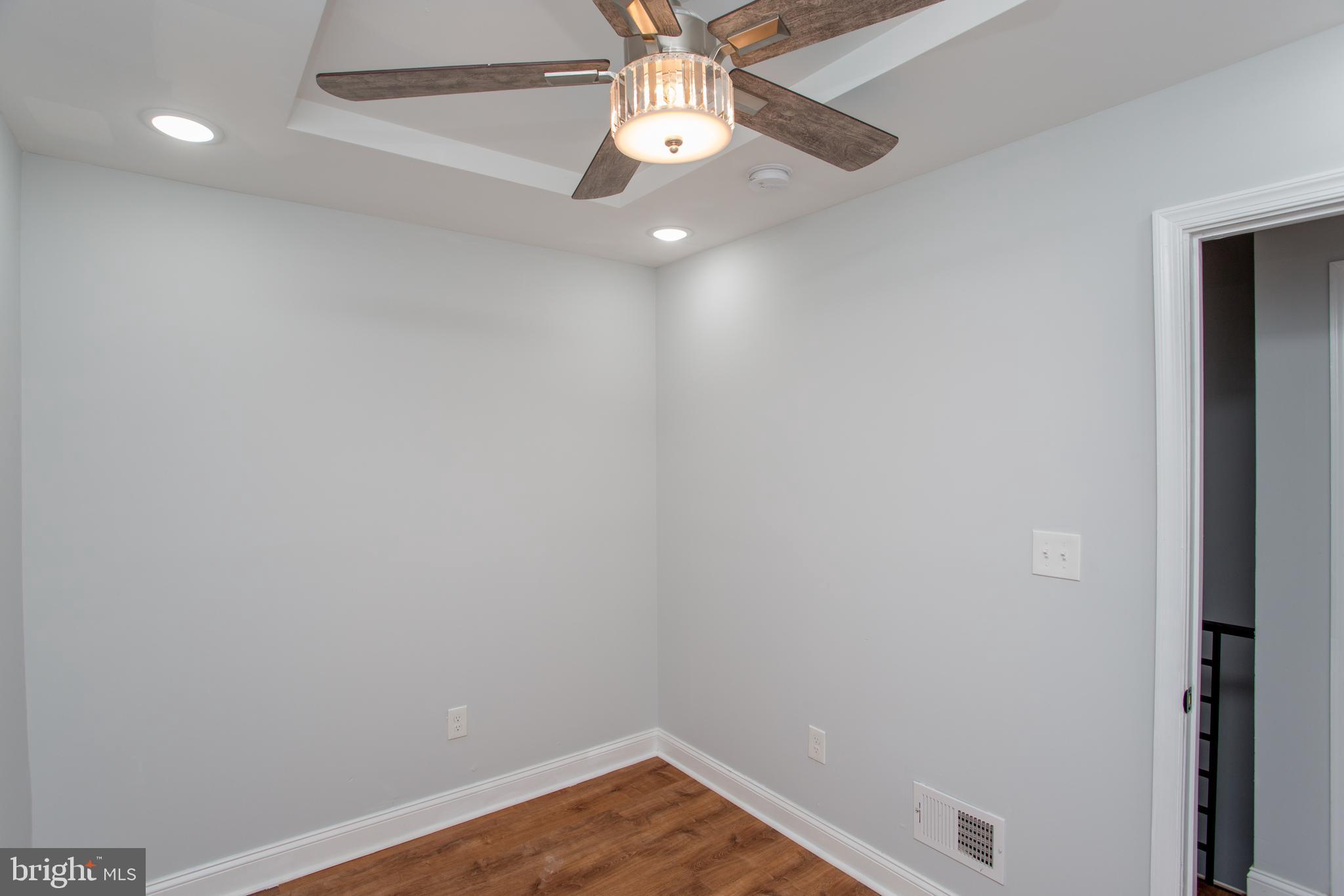 DICKINSON NARROWS - Residential