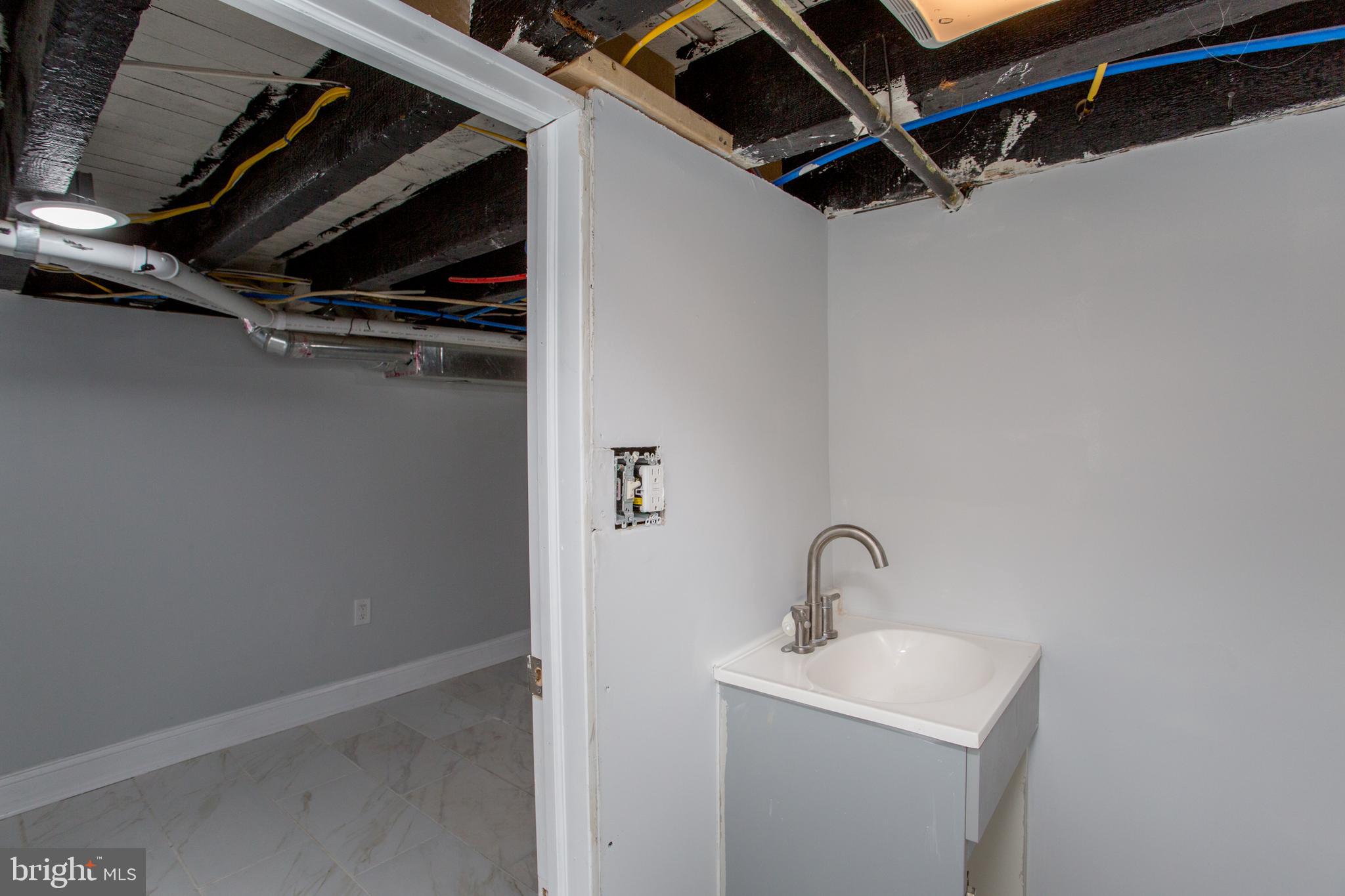 DICKINSON NARROWS - Residential