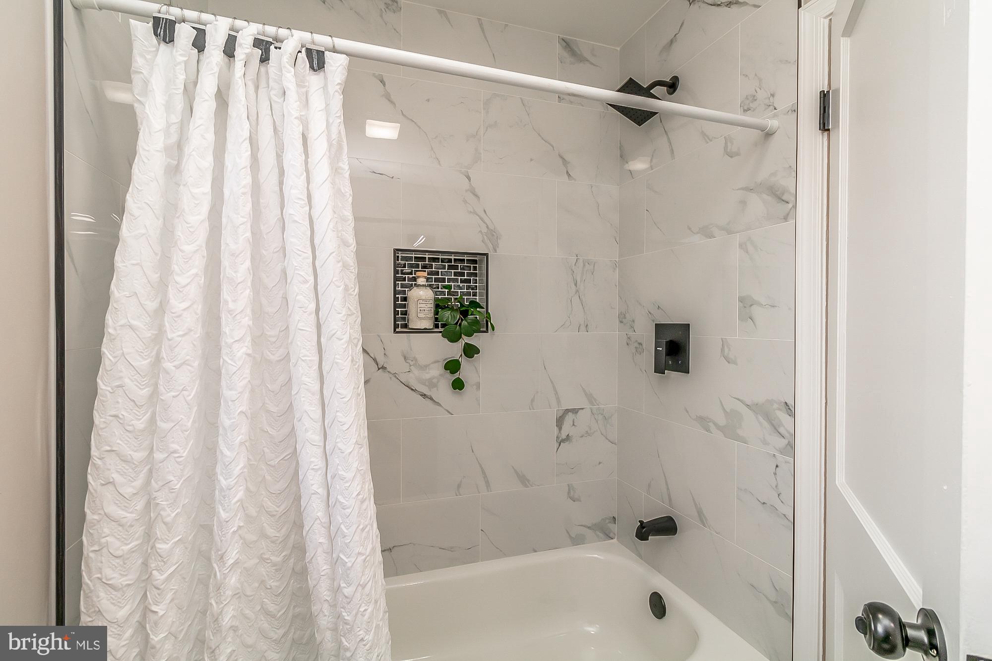 MARLYN MANOR - Residential