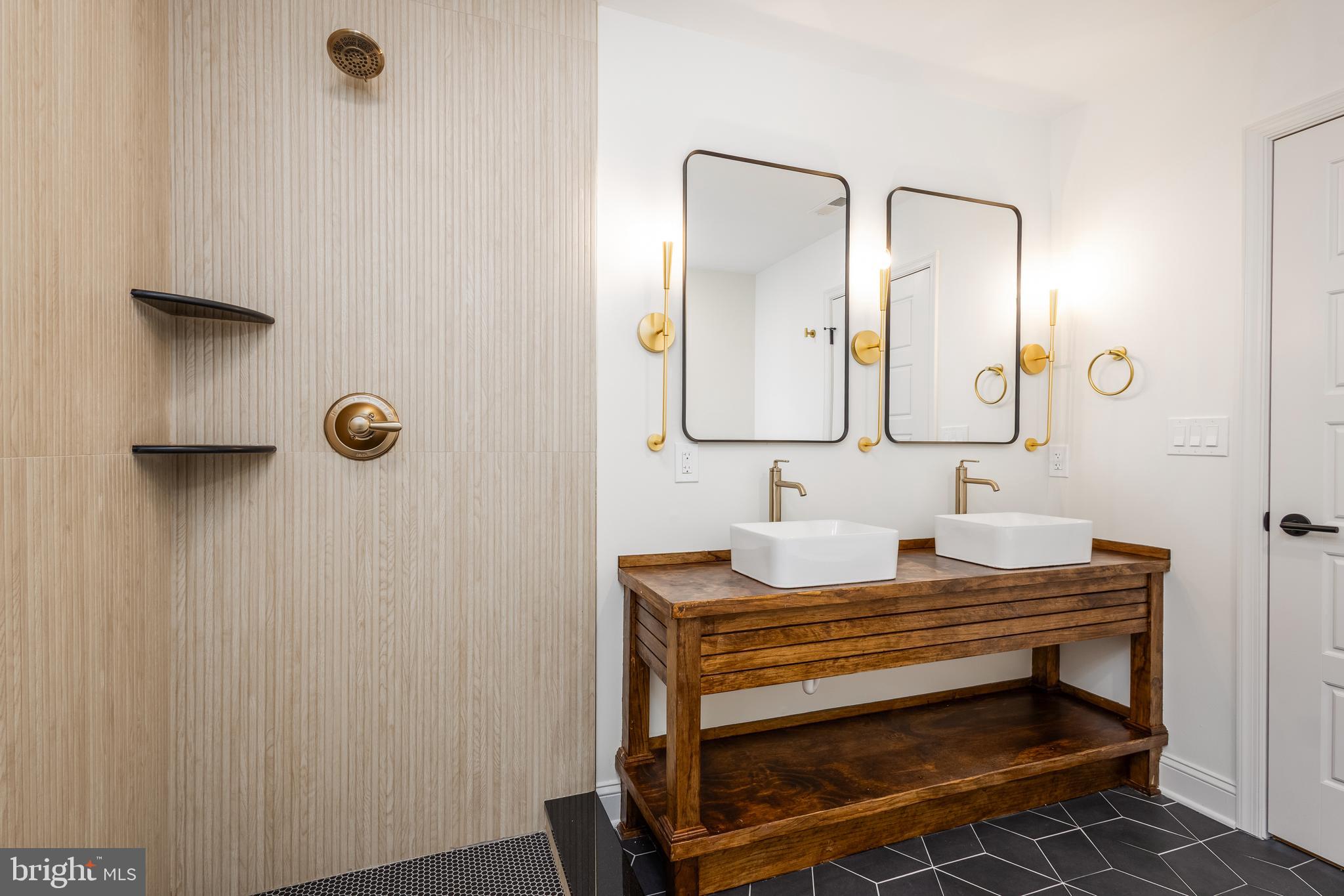 SQUIRREL HILL - Residential