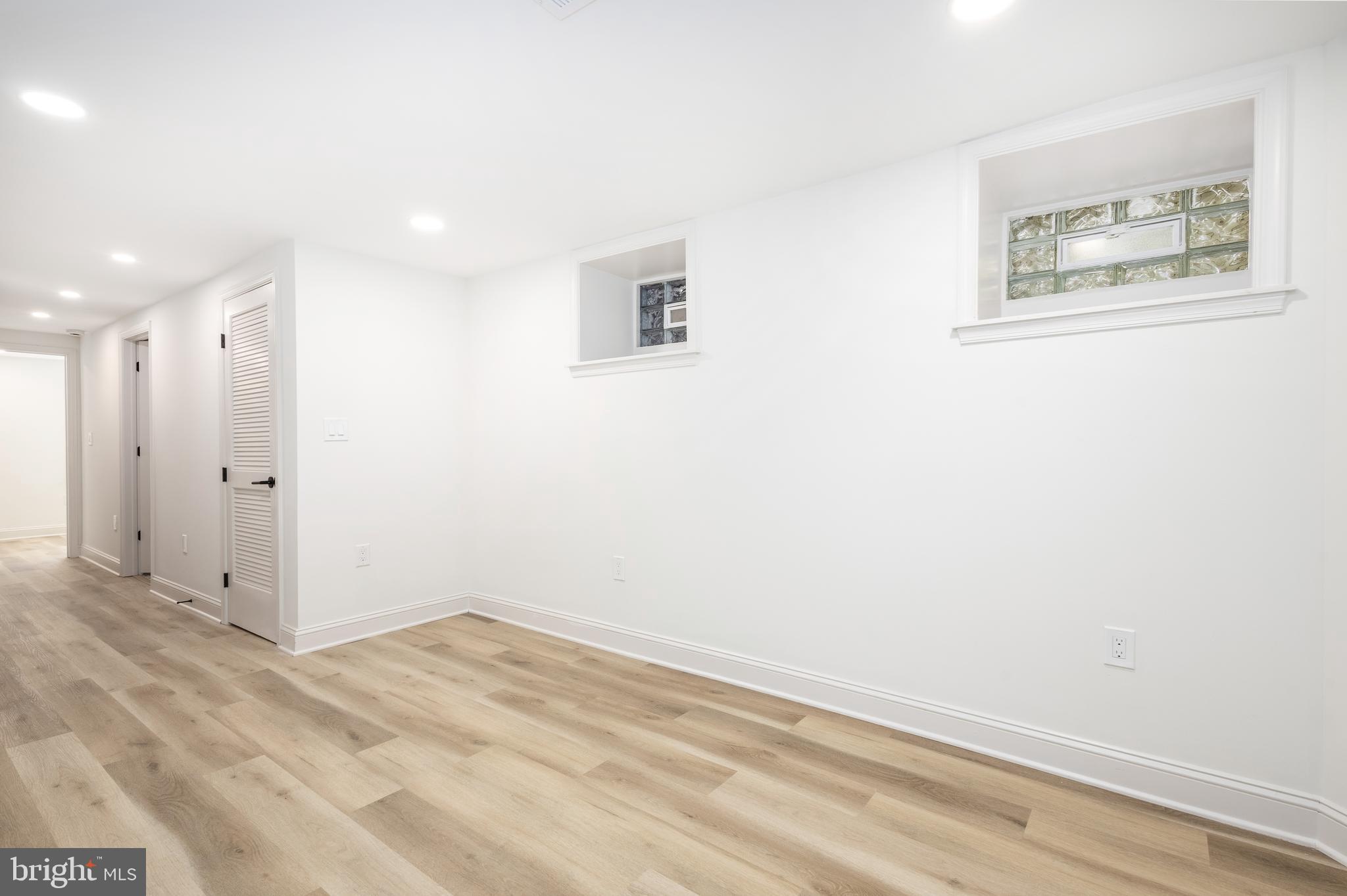 SQUIRREL HILL - Residential