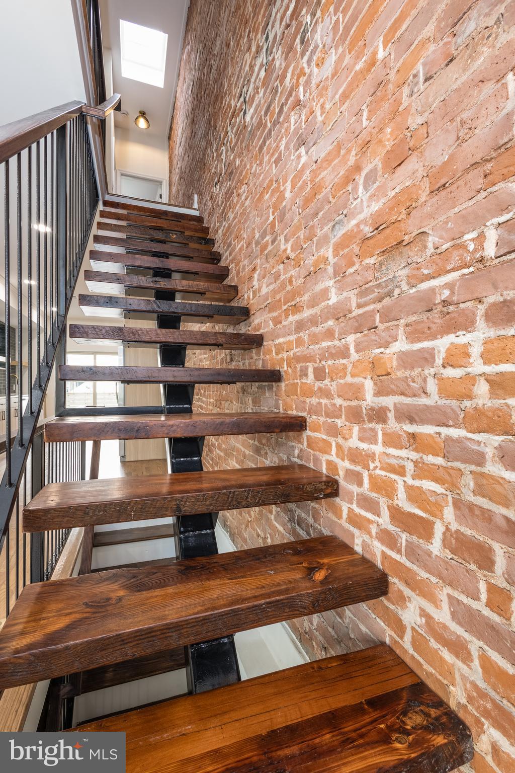 SQUIRREL HILL - Residential