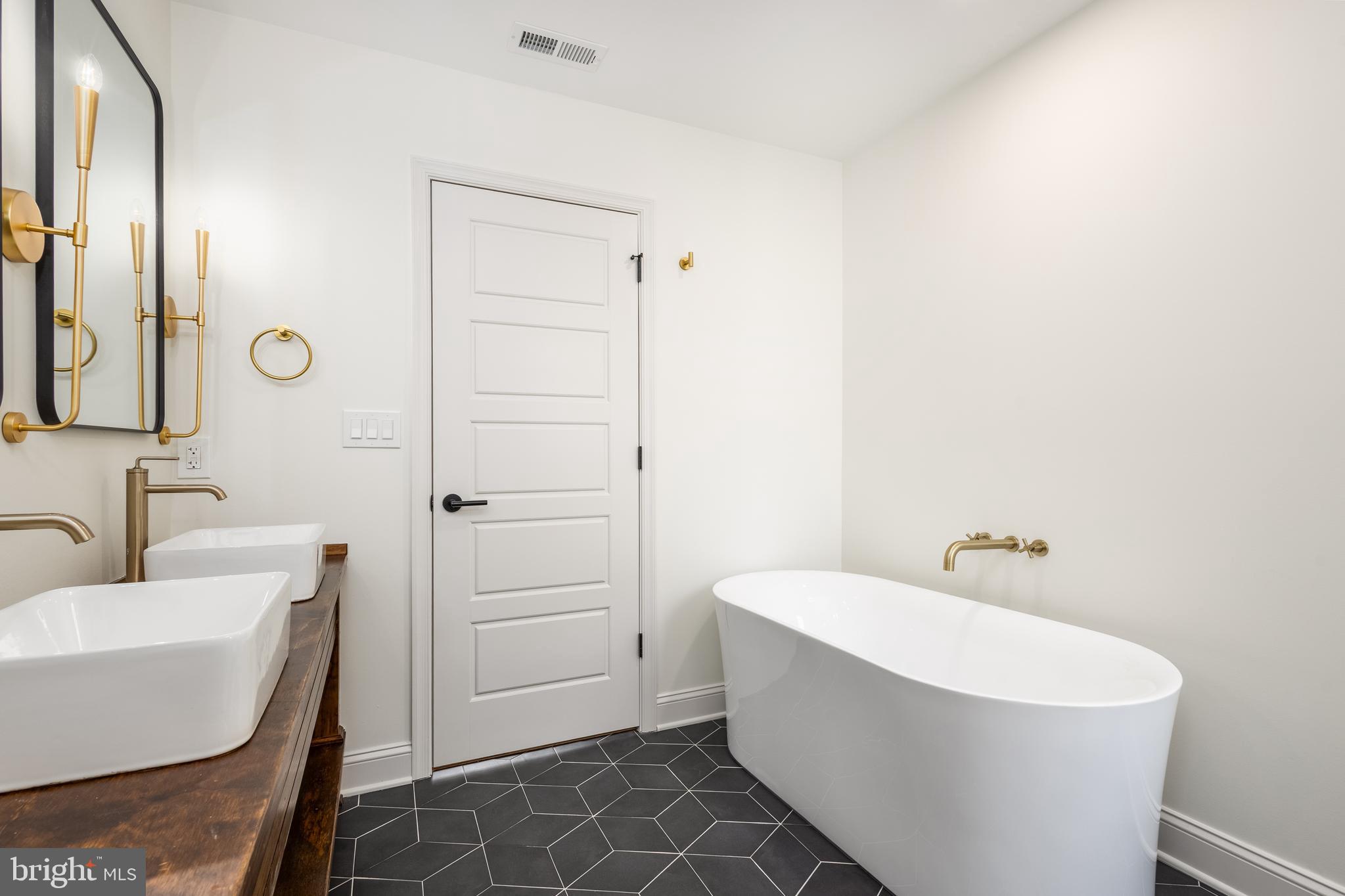 SQUIRREL HILL - Residential