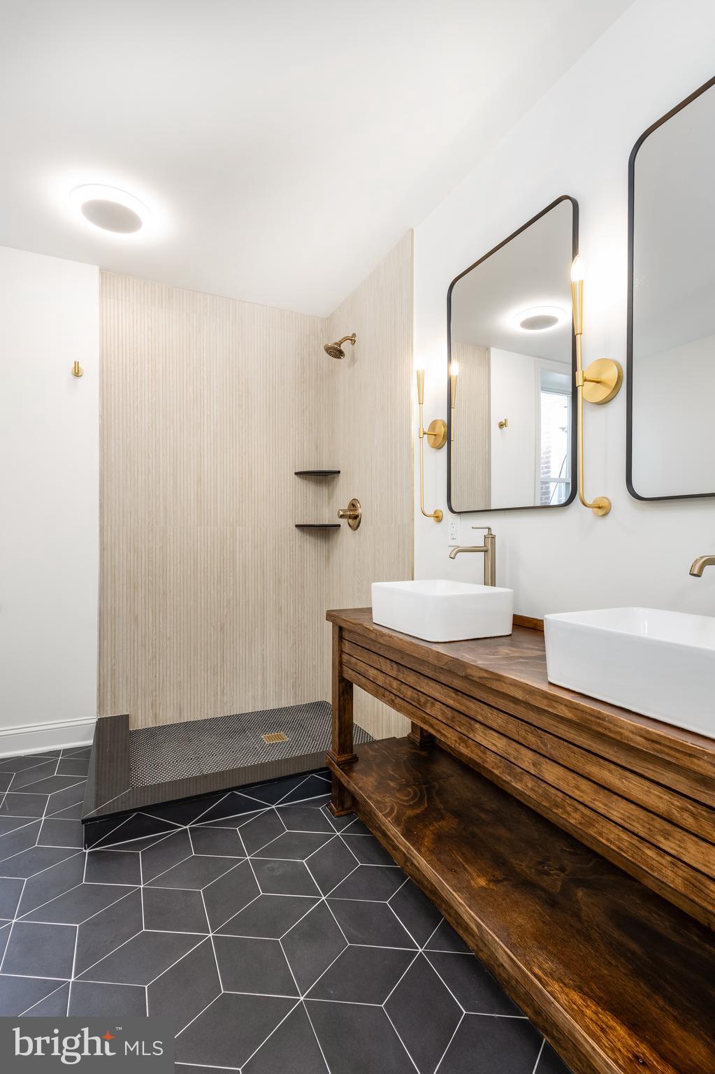 SQUIRREL HILL - Residential