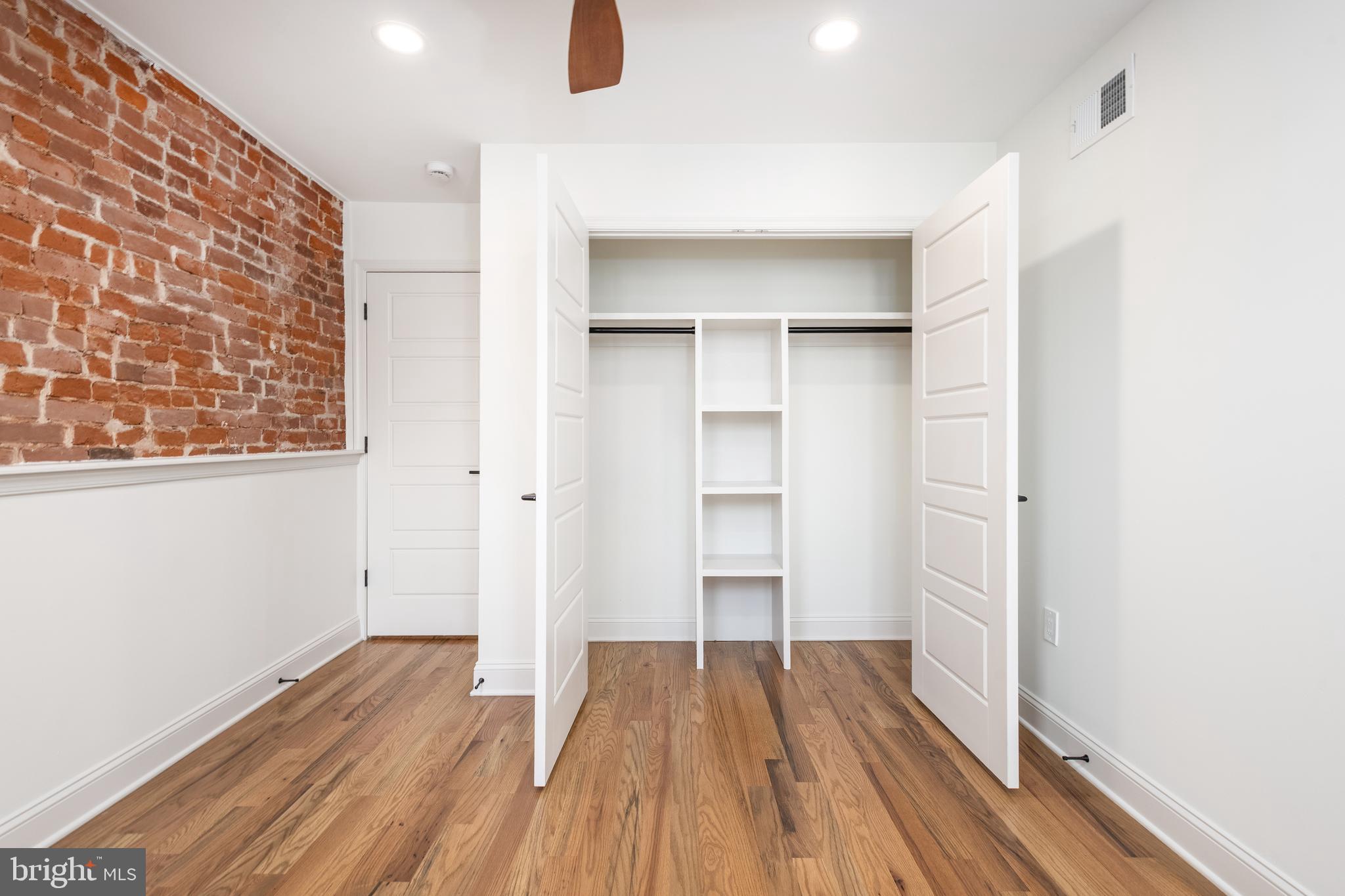 SQUIRREL HILL - Residential