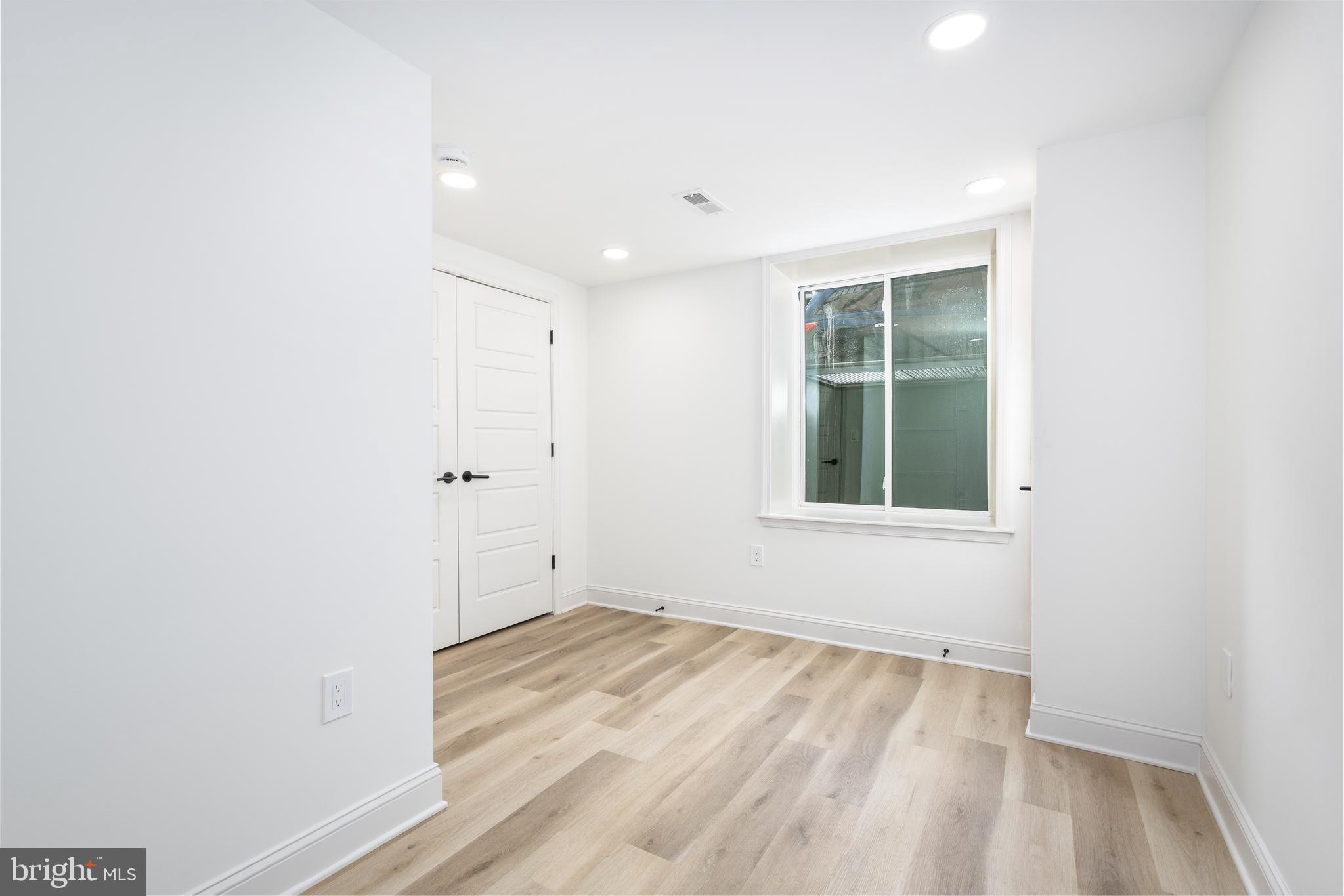 SQUIRREL HILL - Residential