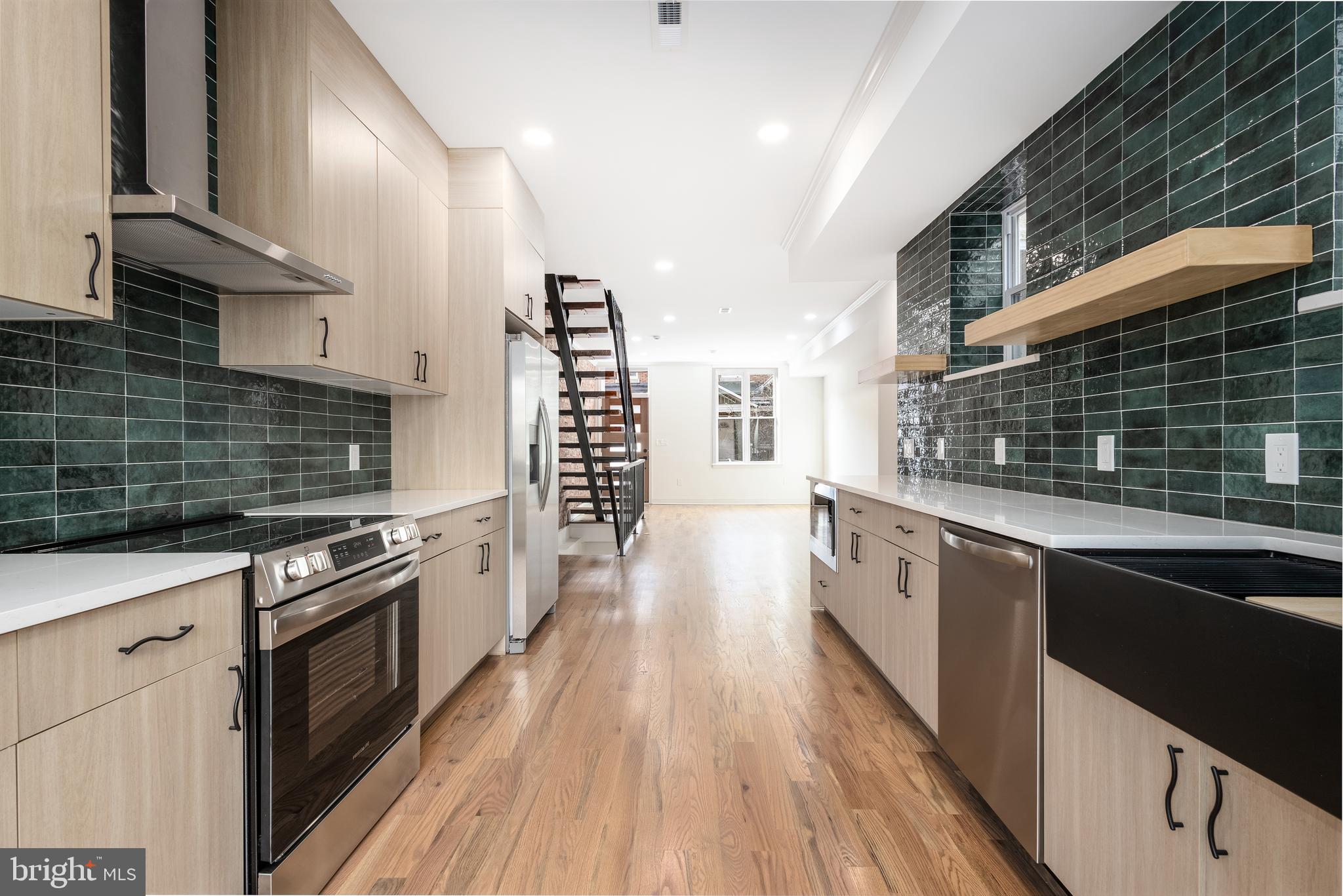 SQUIRREL HILL - Residential