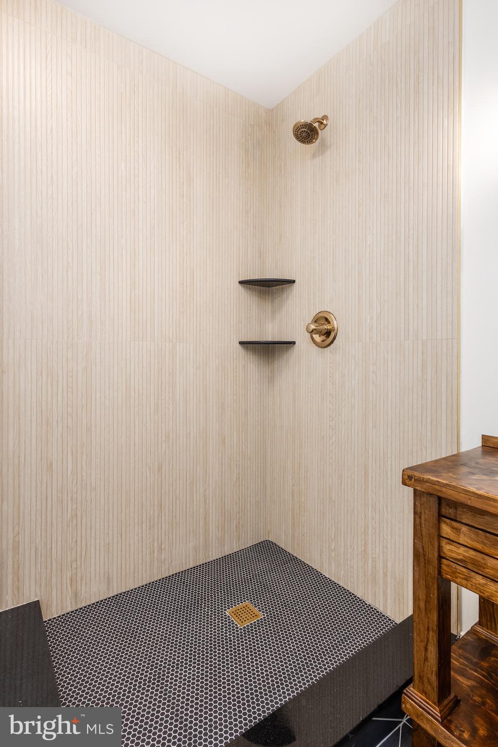 SQUIRREL HILL - Residential