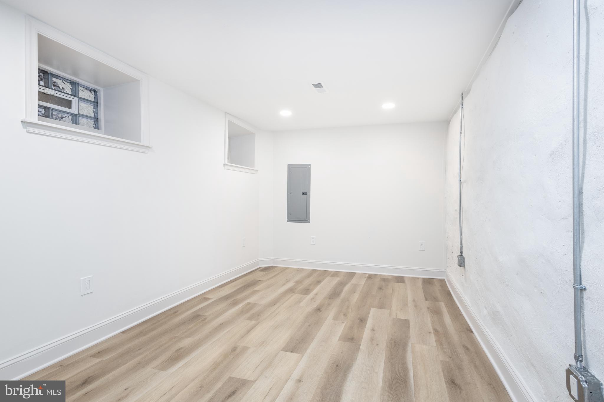 SQUIRREL HILL - Residential