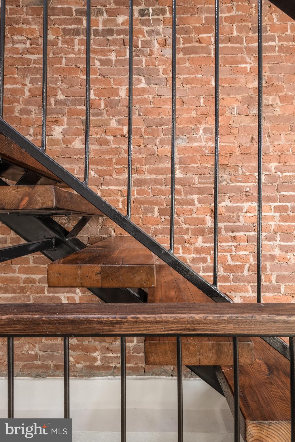 SQUIRREL HILL - Residential