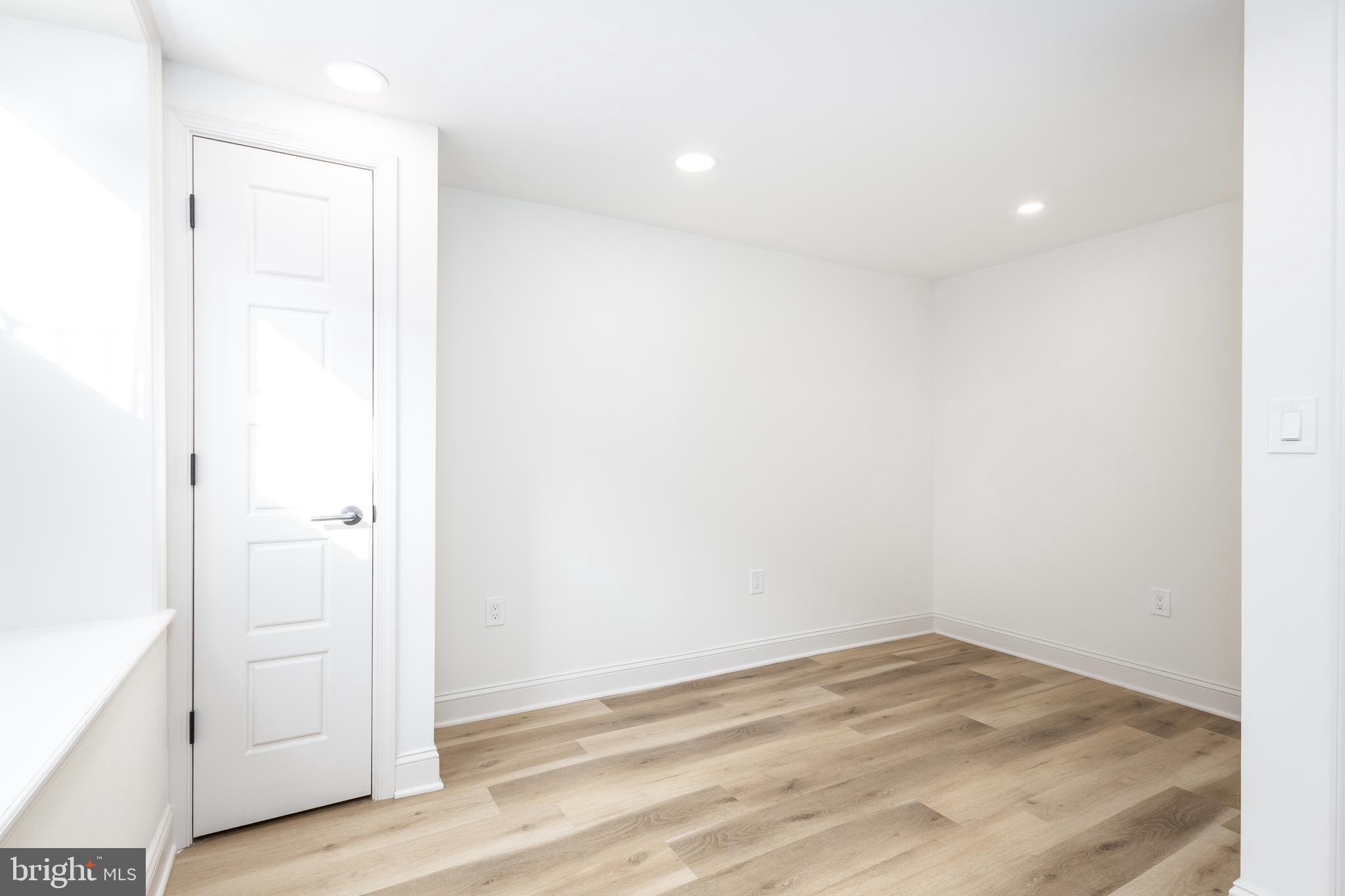 SQUIRREL HILL - Residential