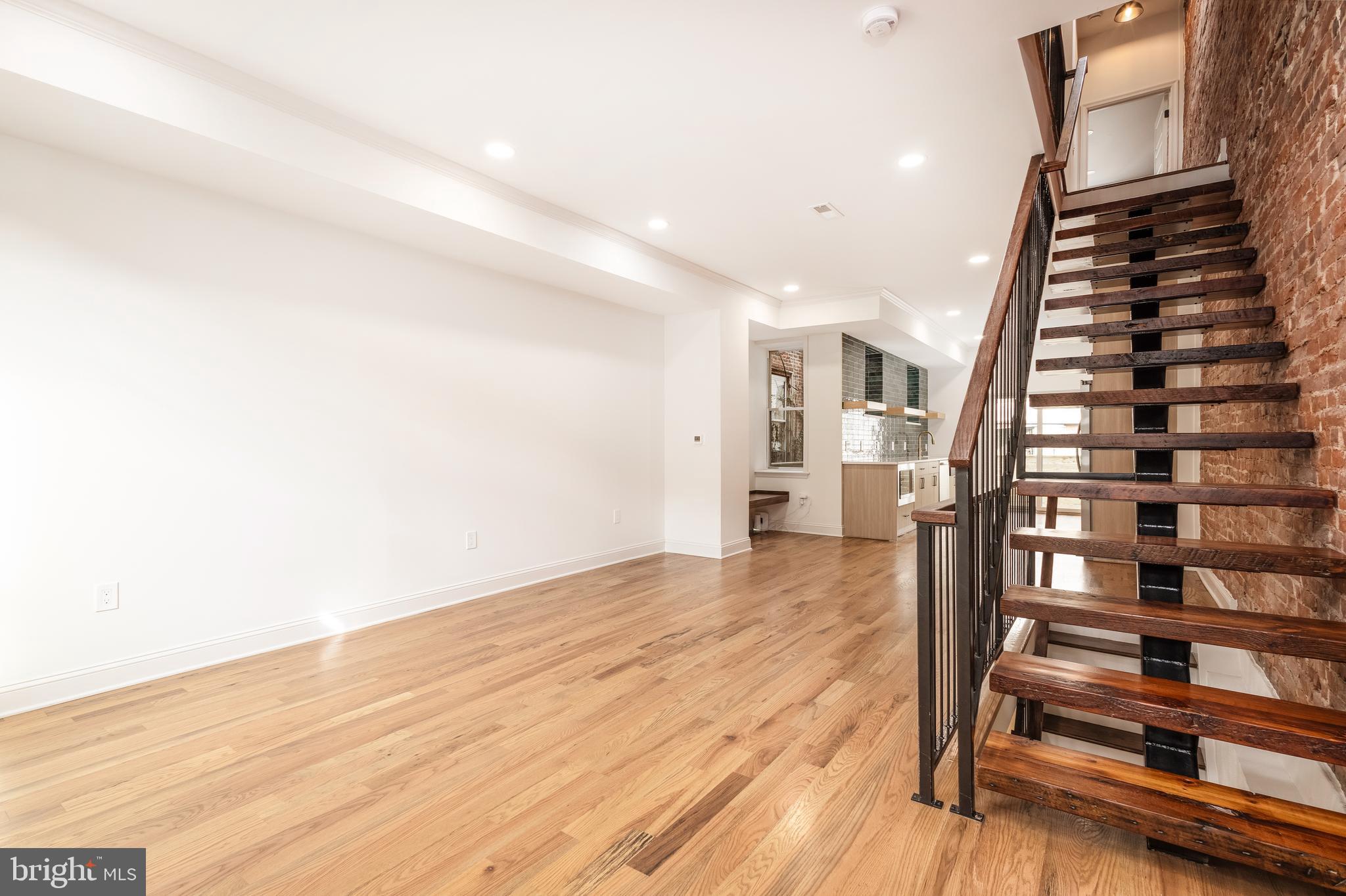 SQUIRREL HILL - Residential