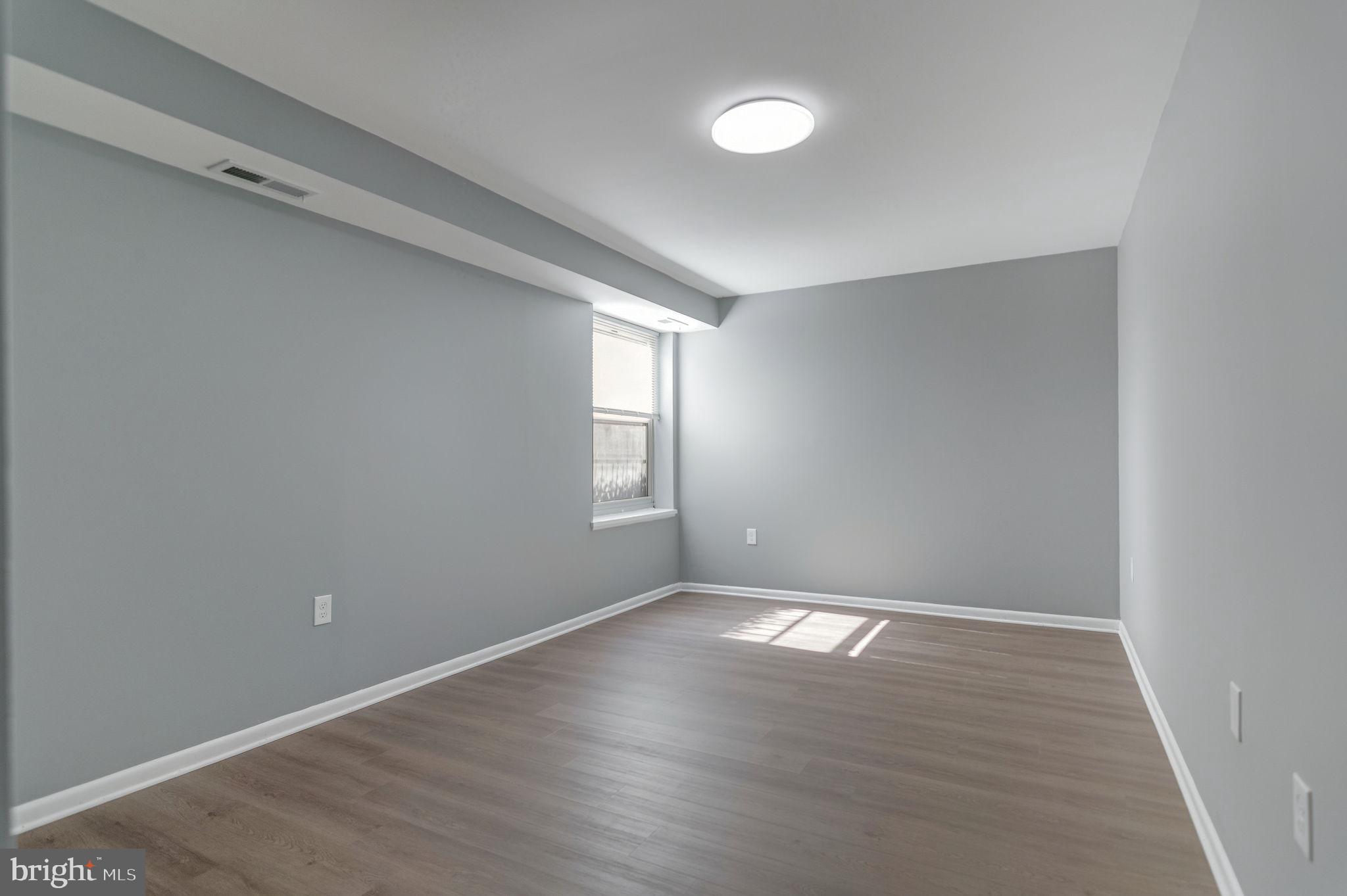 WOODBURN VILLAGE - Residential Lease