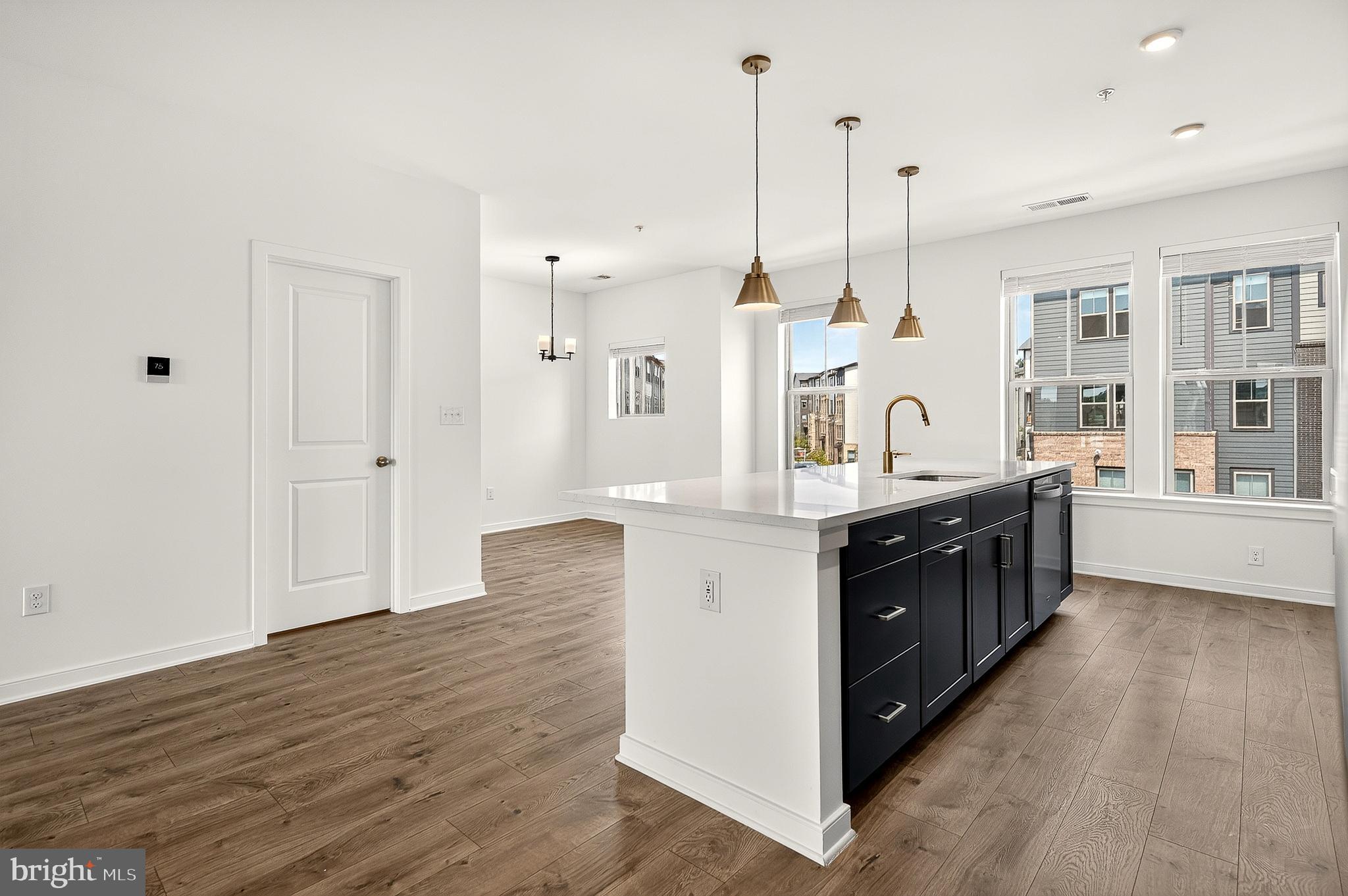 20957 BLUEBIRD SQUARE